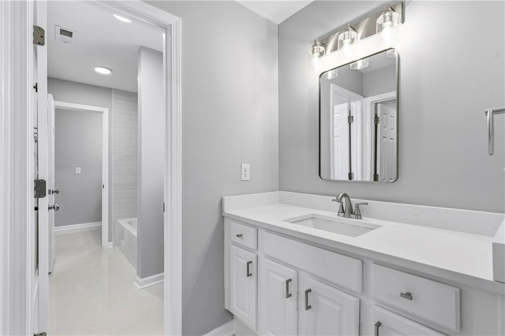 5228 Yellowtail Lane NW