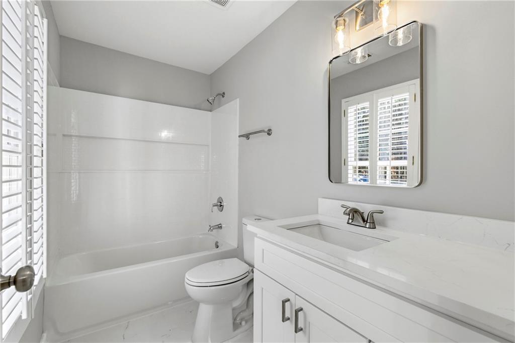 5228 Yellowtail Lane NW