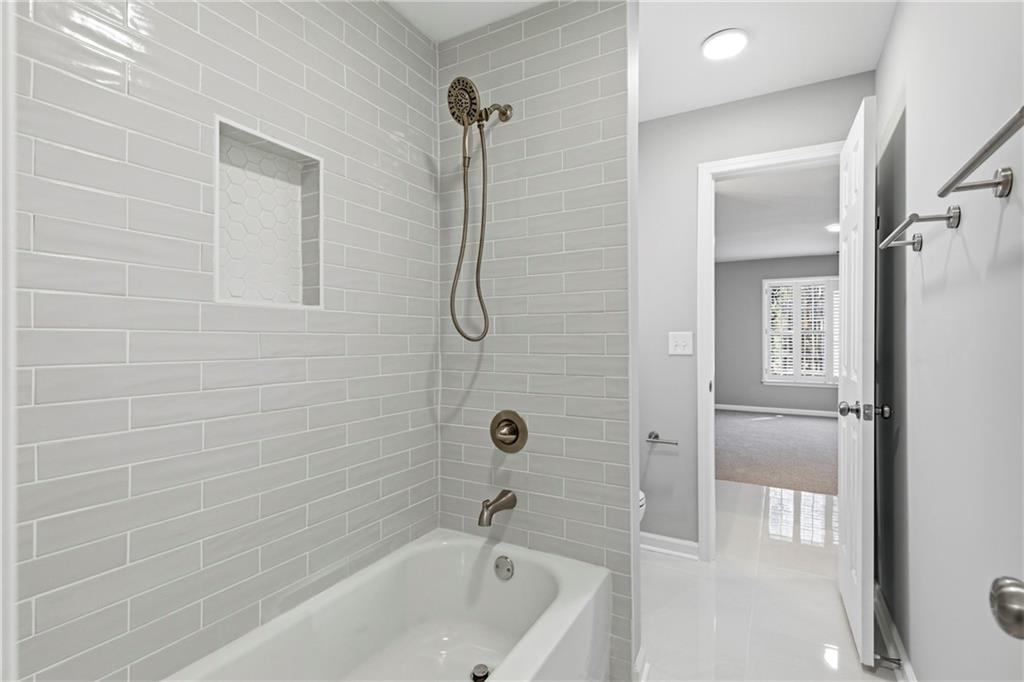 5228 Yellowtail Lane NW