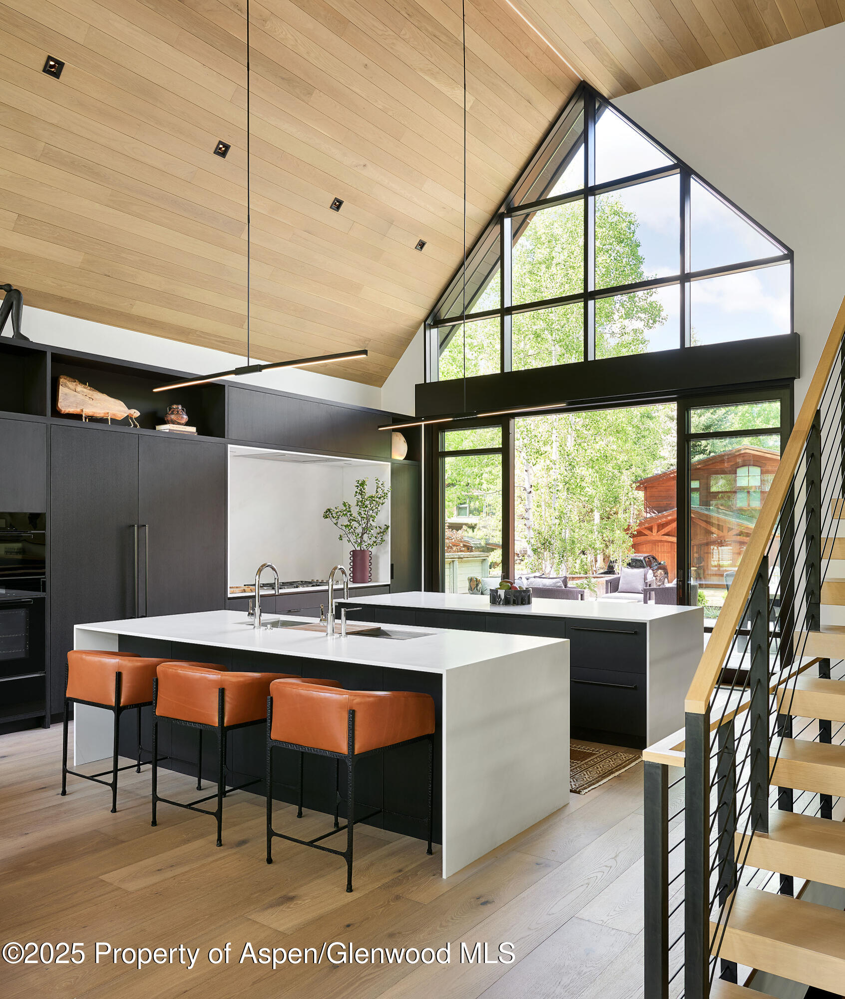 810 W Smuggler Street