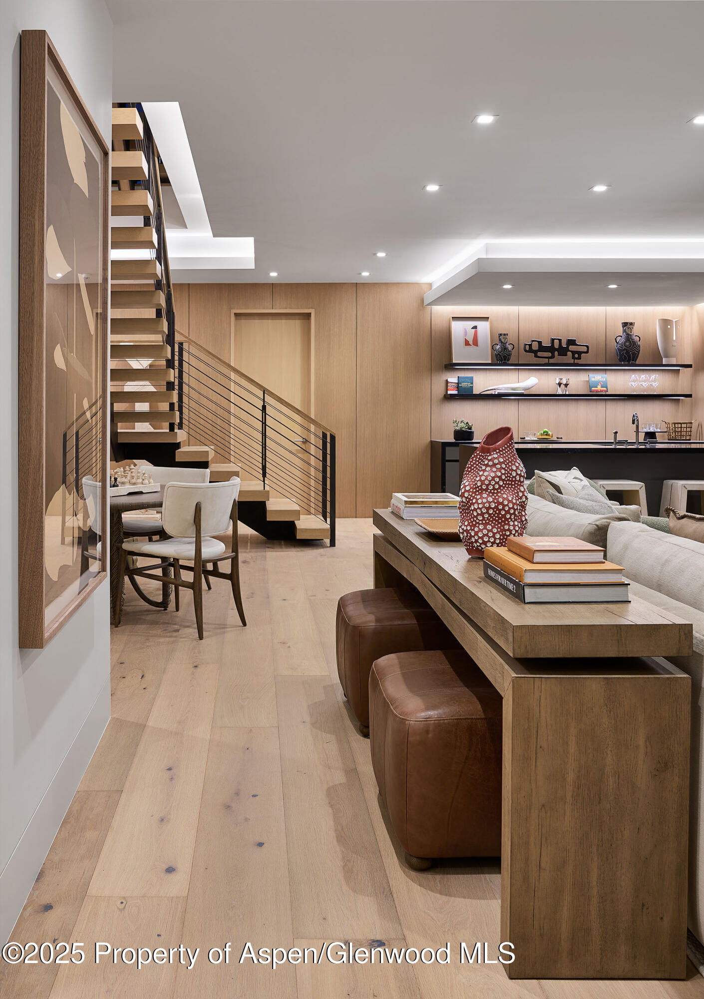 810 W Smuggler Street