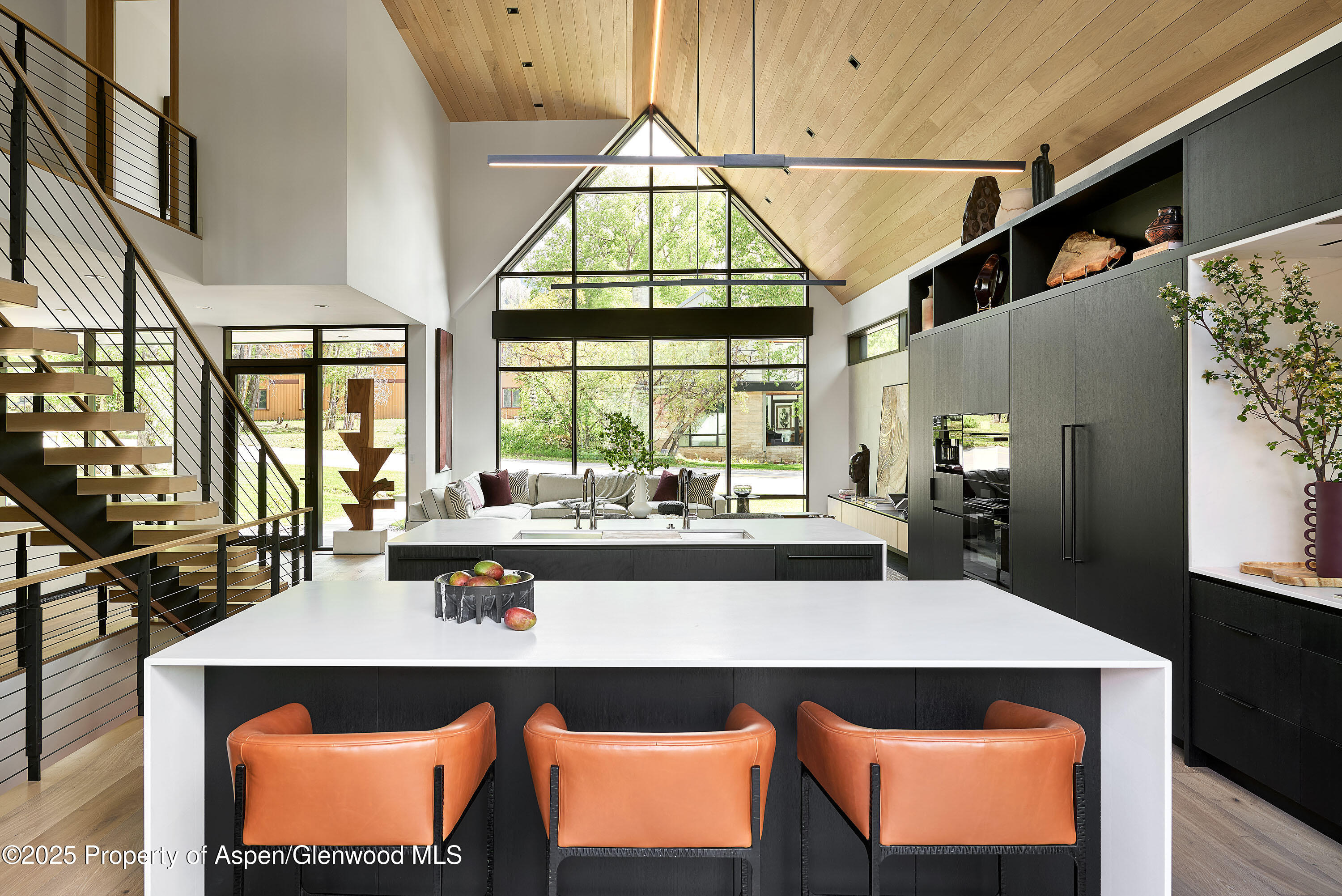 810 W Smuggler Street