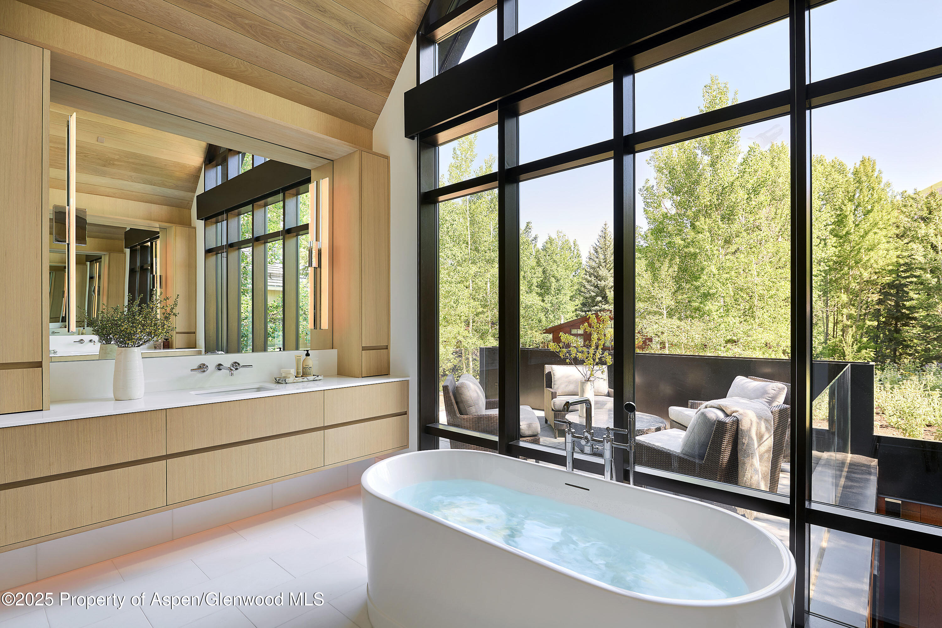 810 W Smuggler Street