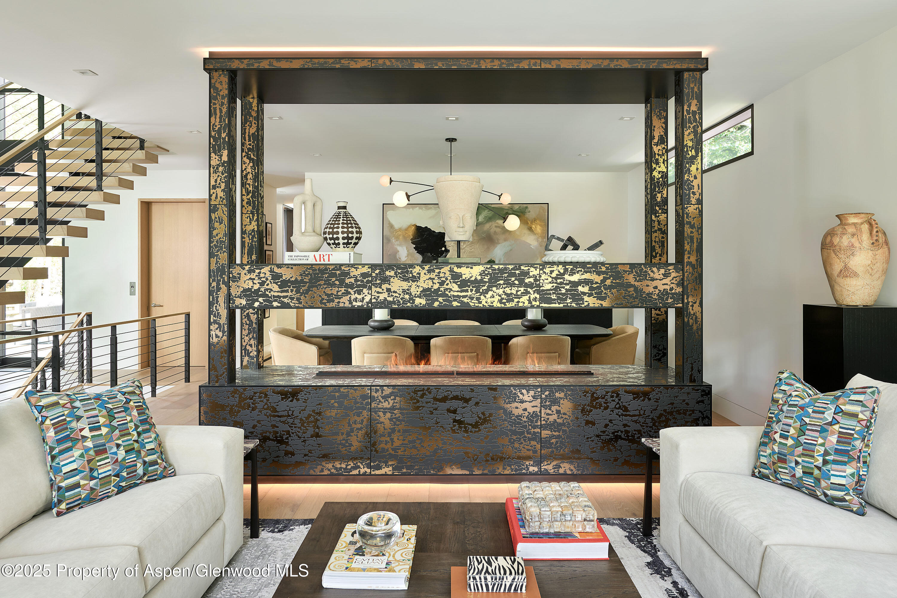 810 W Smuggler Street