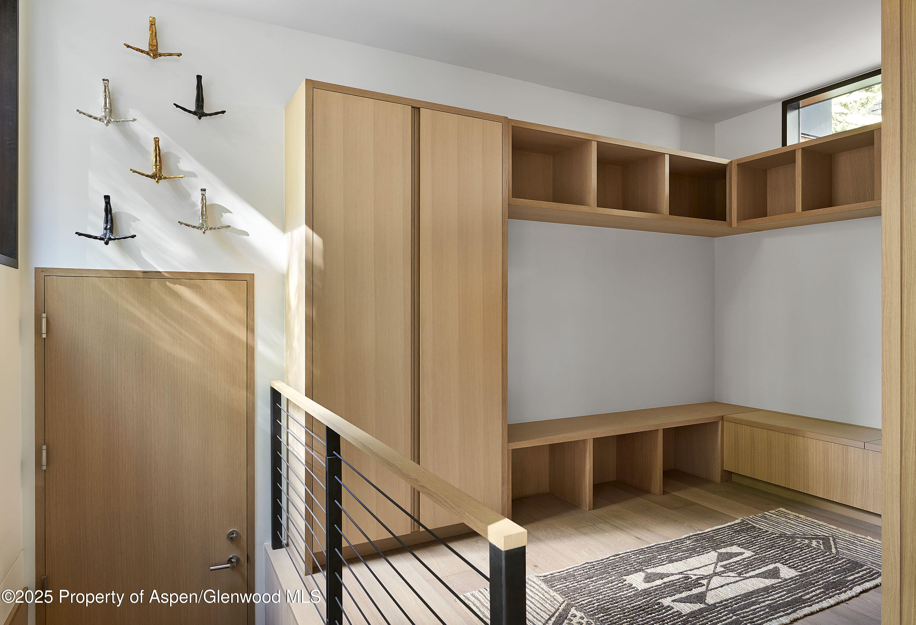 810 W Smuggler Street