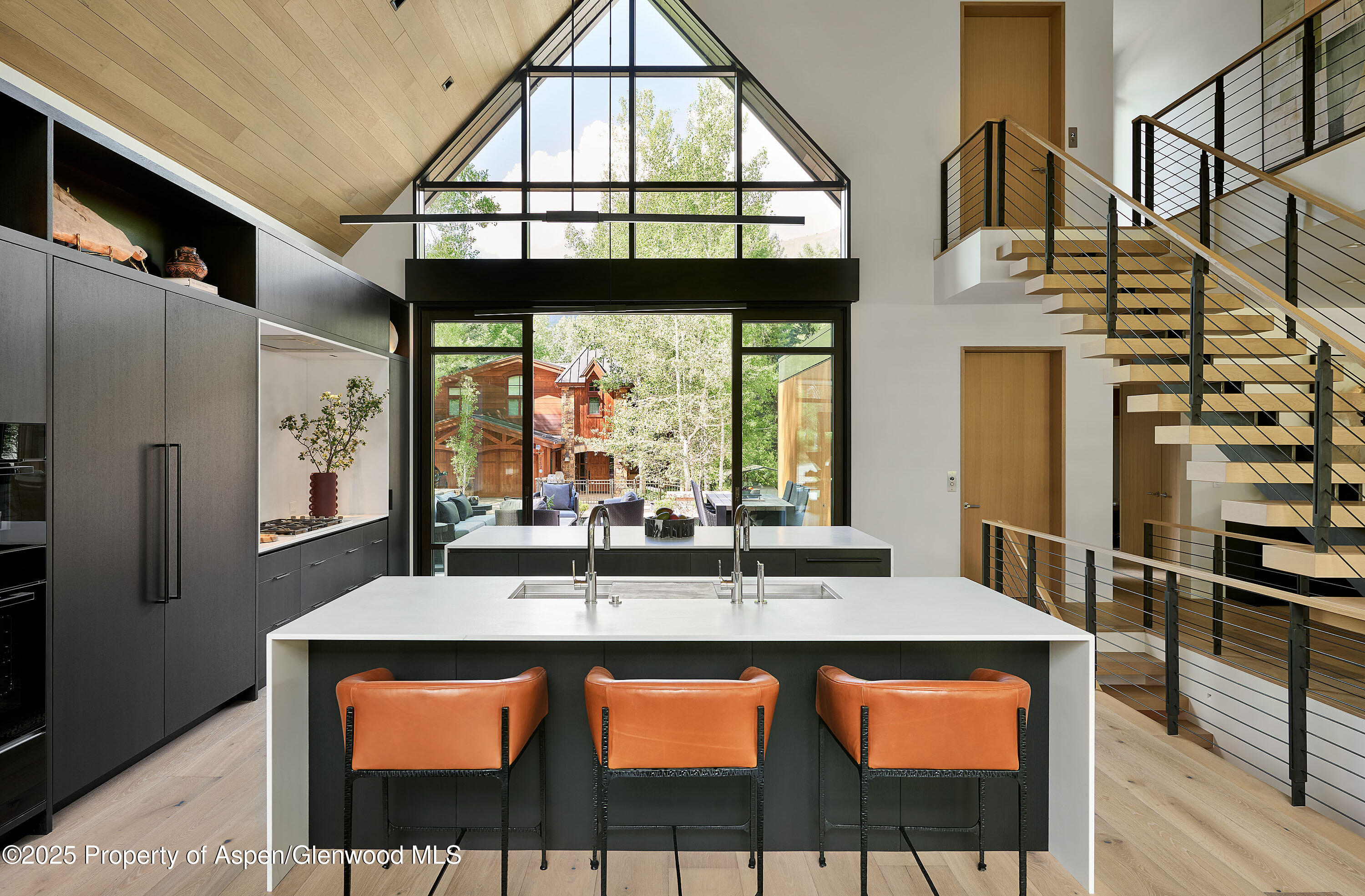 810 W Smuggler Street