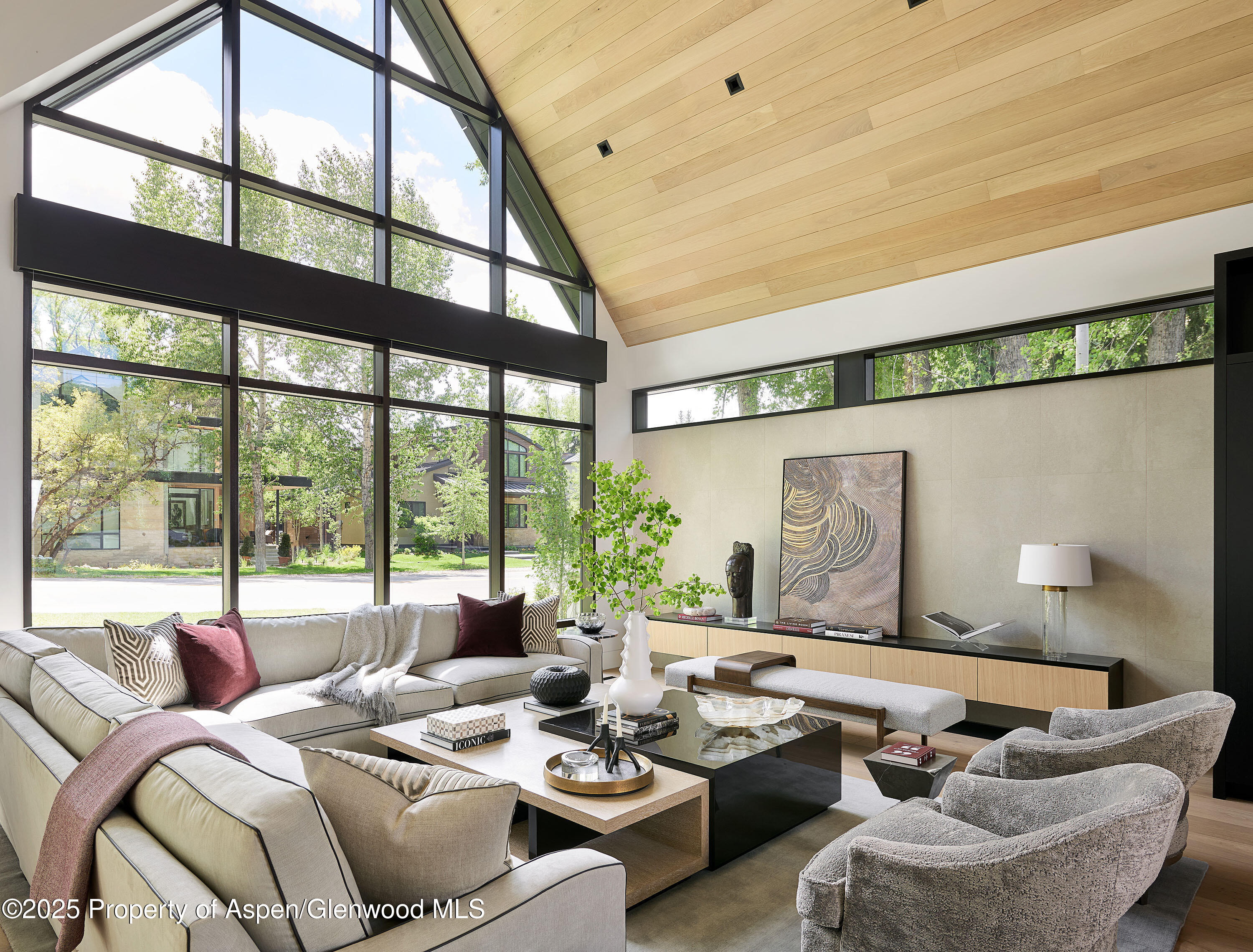 810 W Smuggler Street