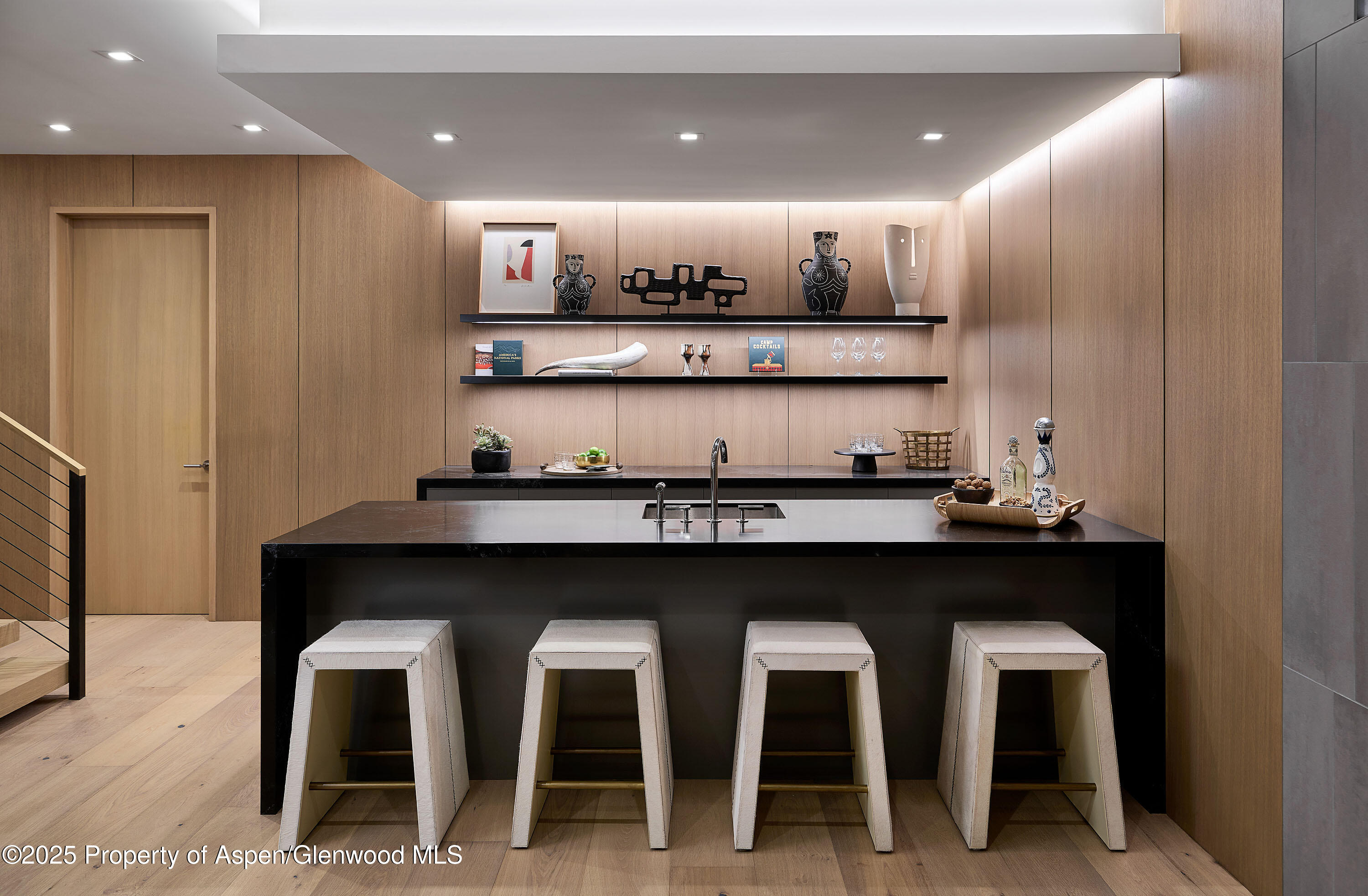 810 W Smuggler Street