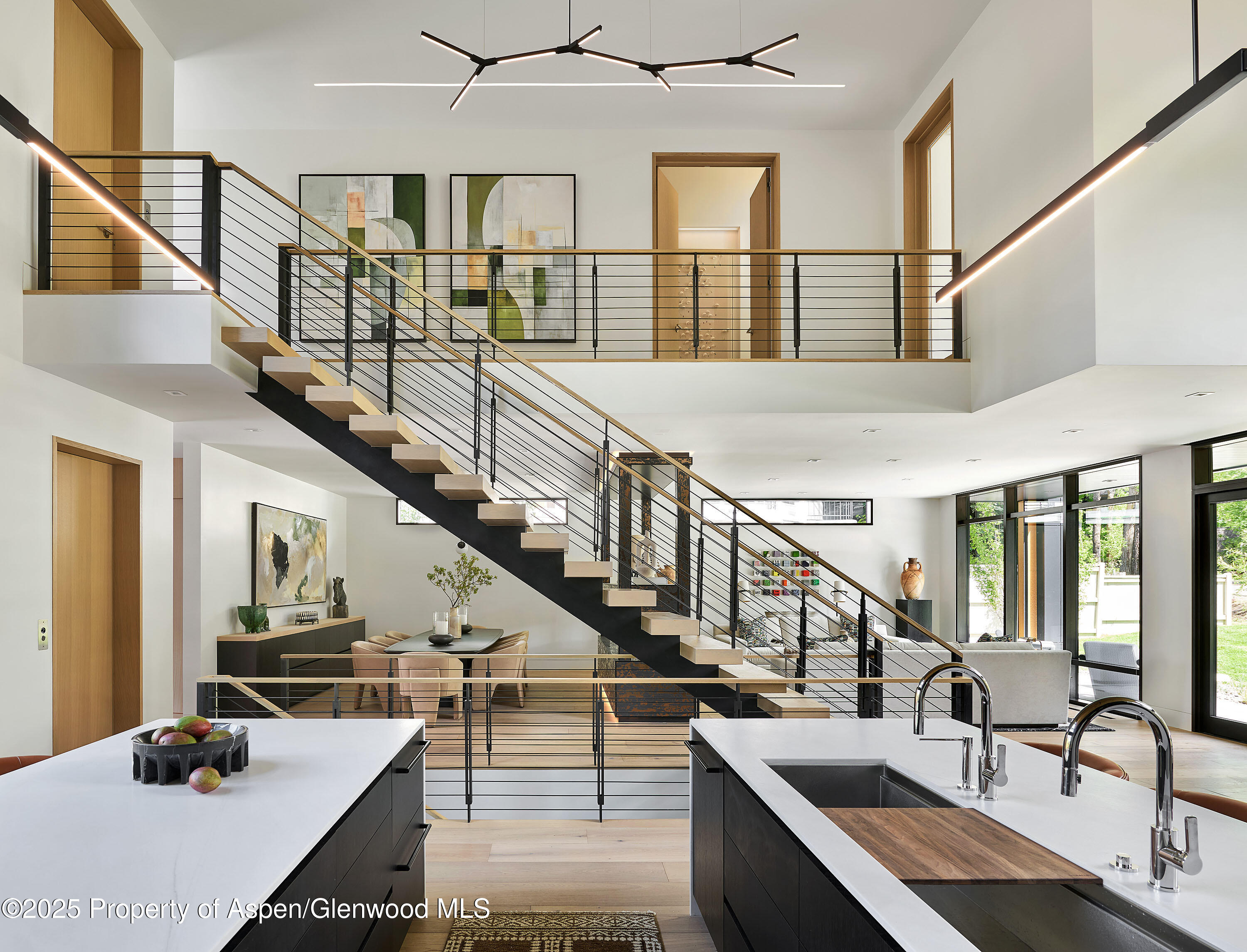 810 W Smuggler Street