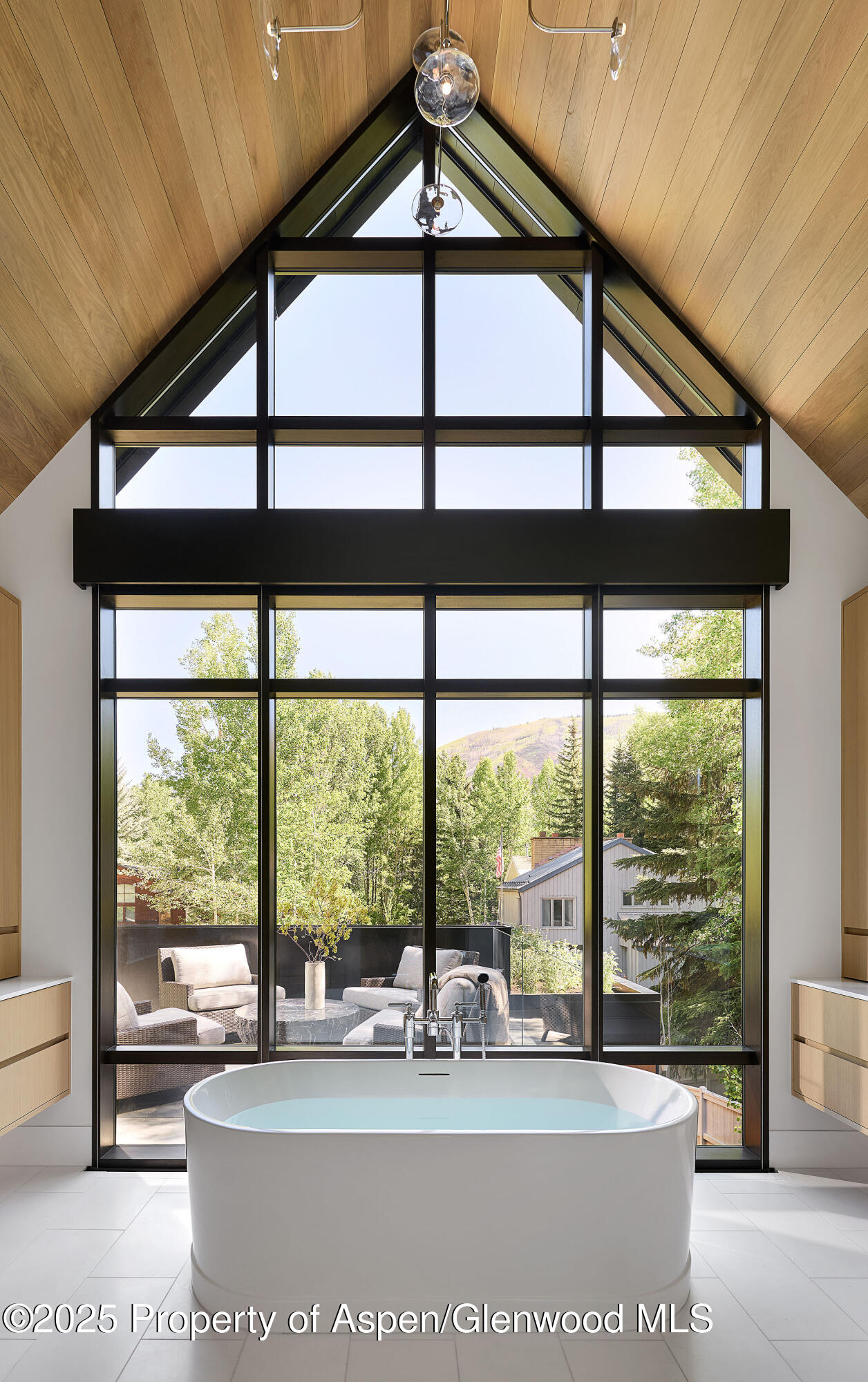 810 W Smuggler Street