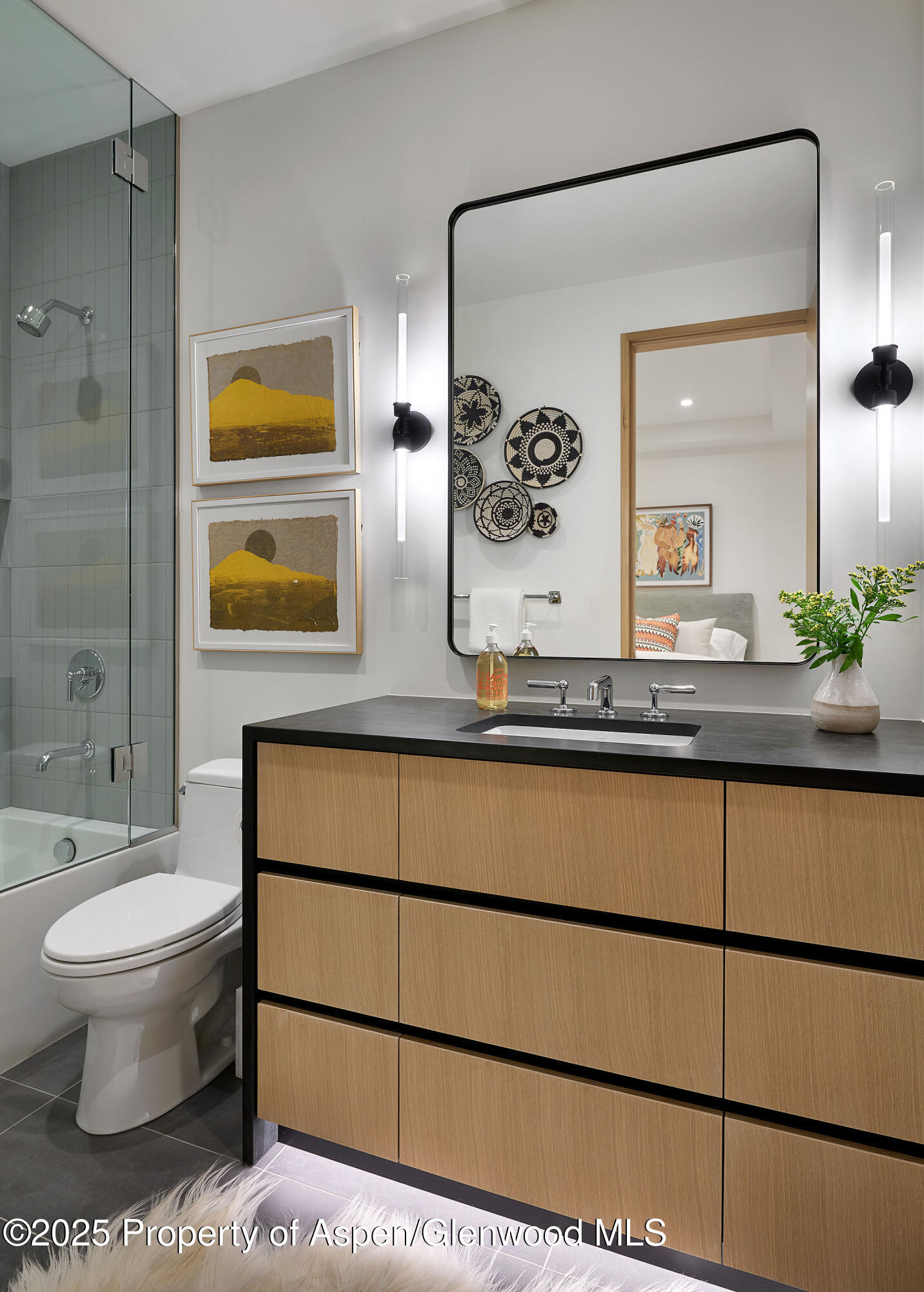 810 W Smuggler Street