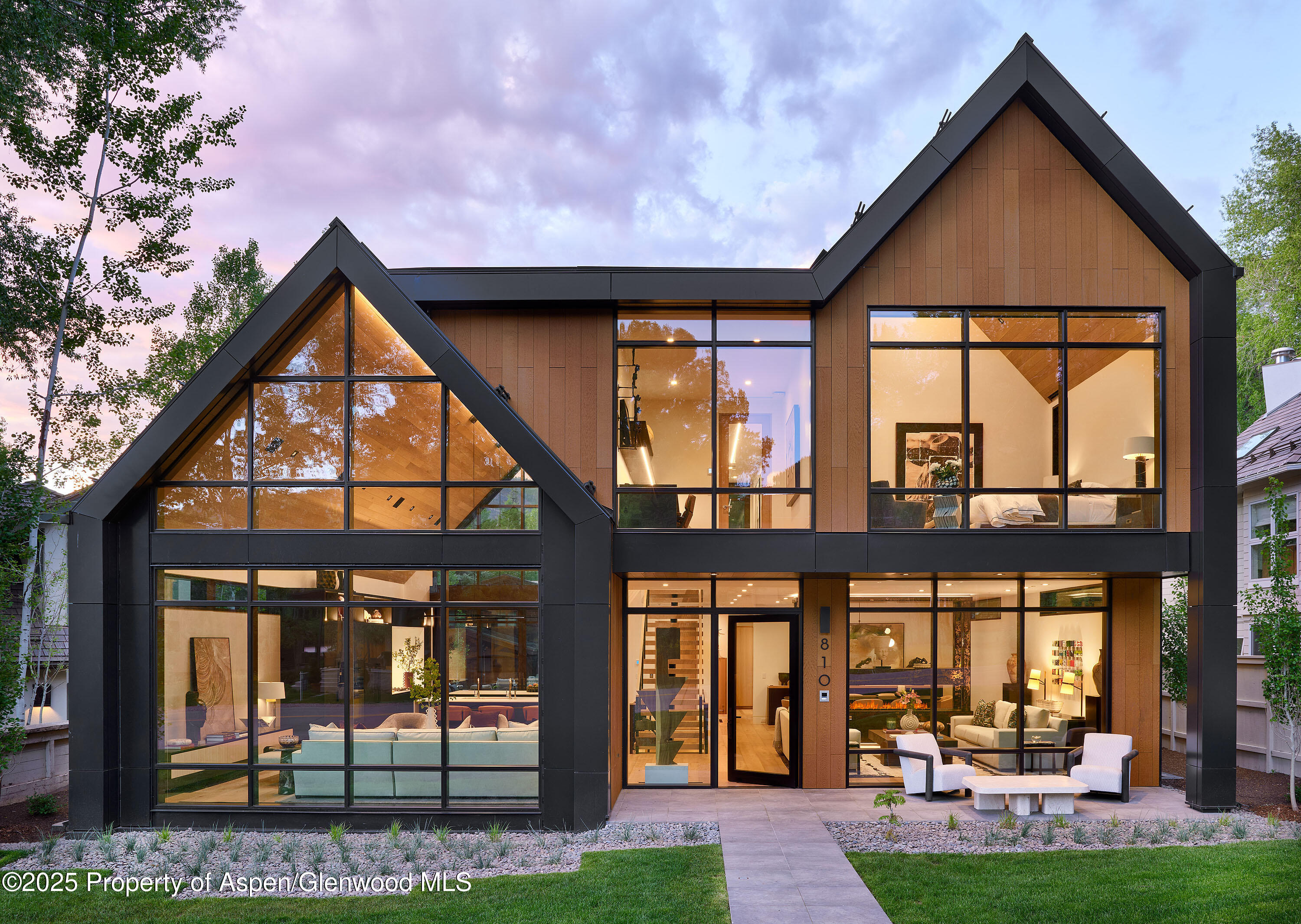 810 W Smuggler Street