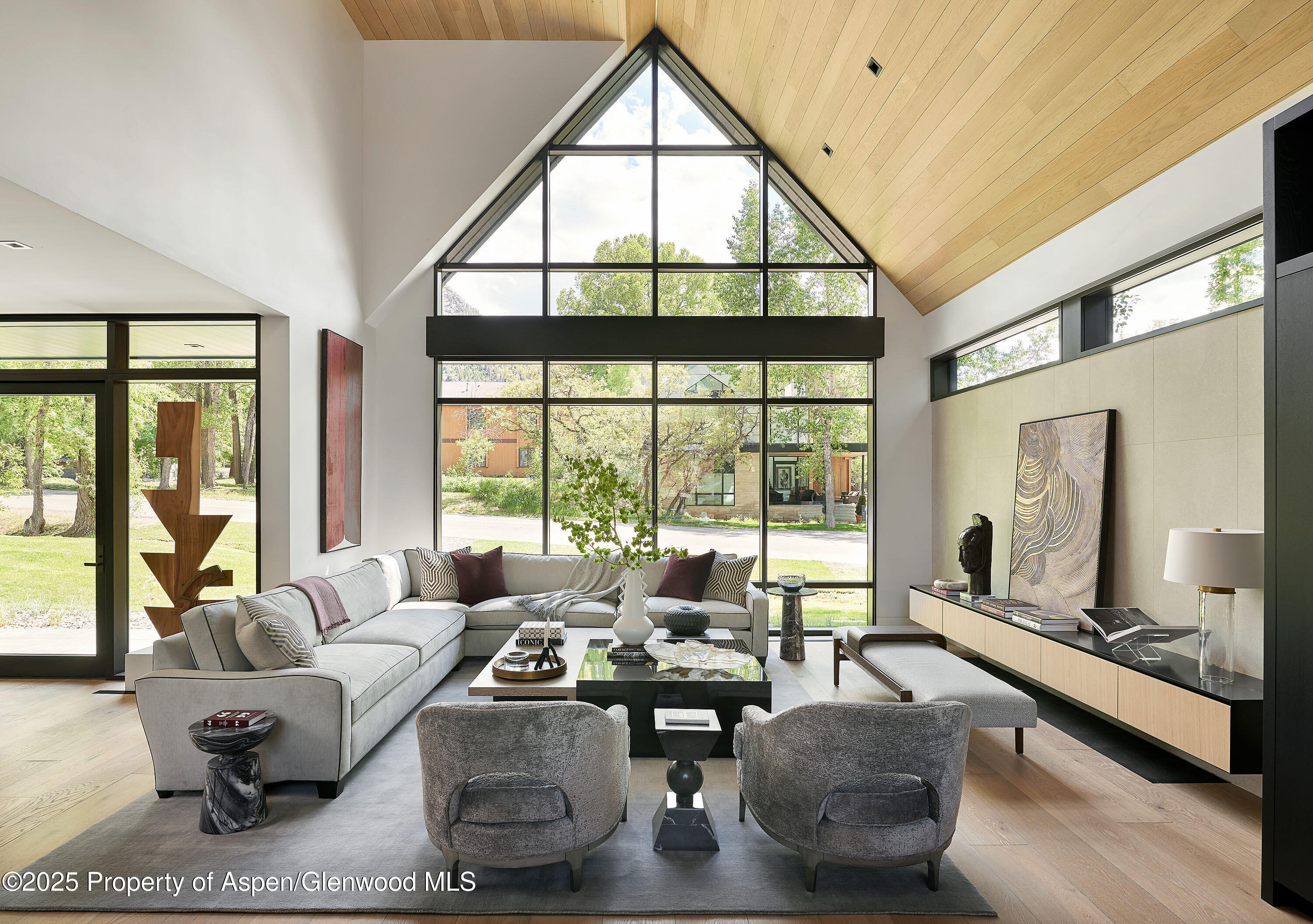 810 W Smuggler Street