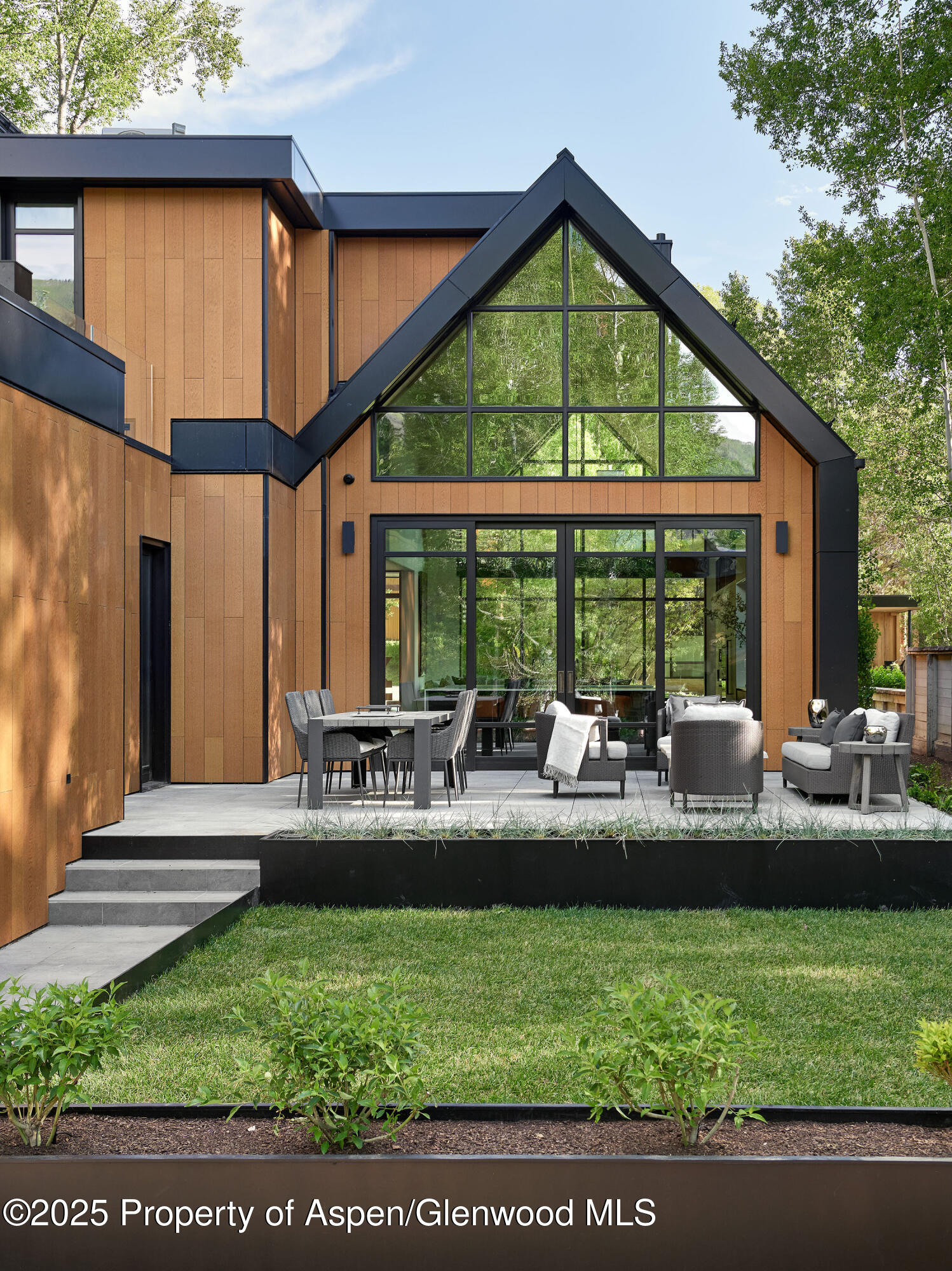 810 W Smuggler Street