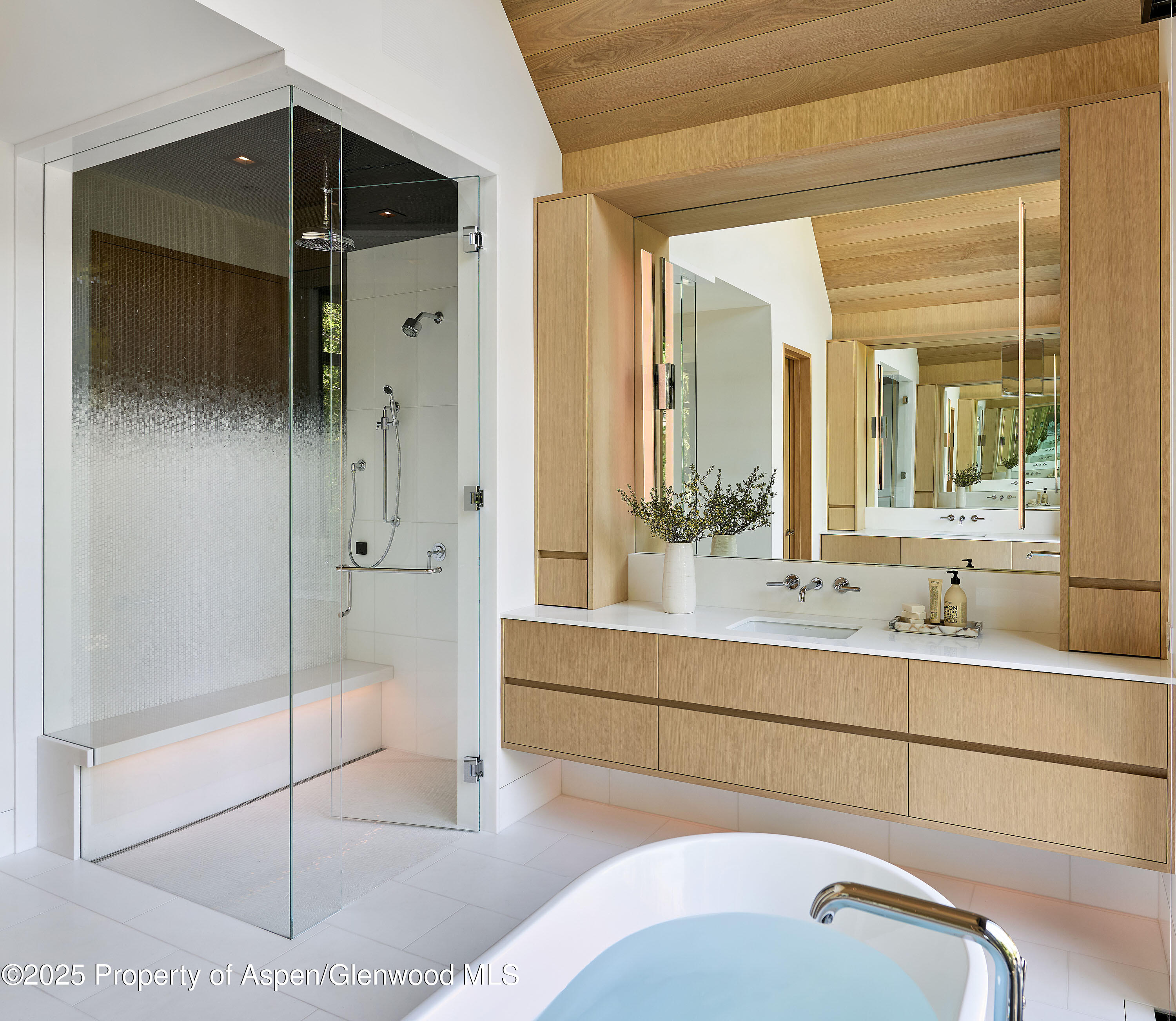 810 W Smuggler Street