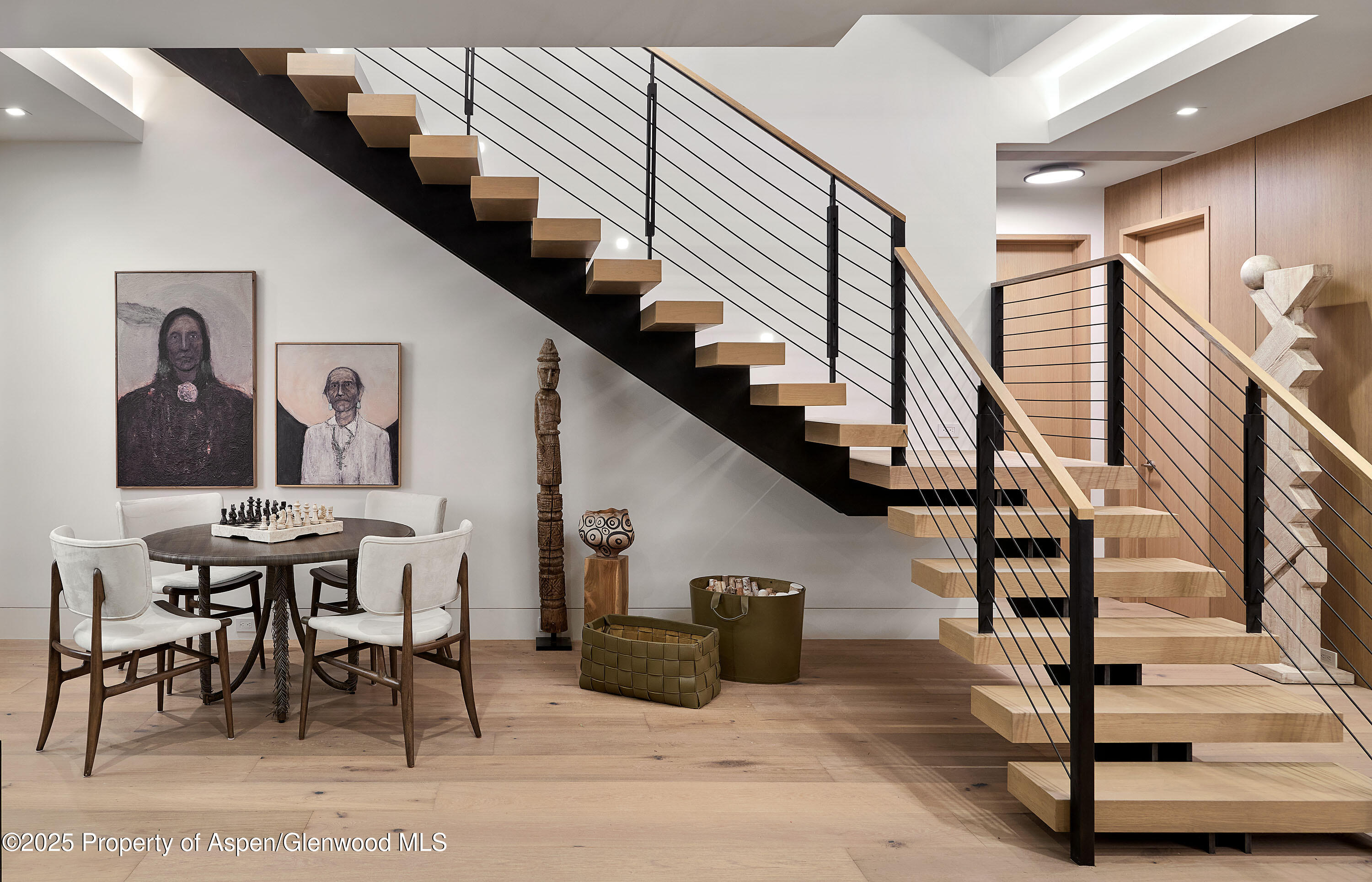 810 W Smuggler Street