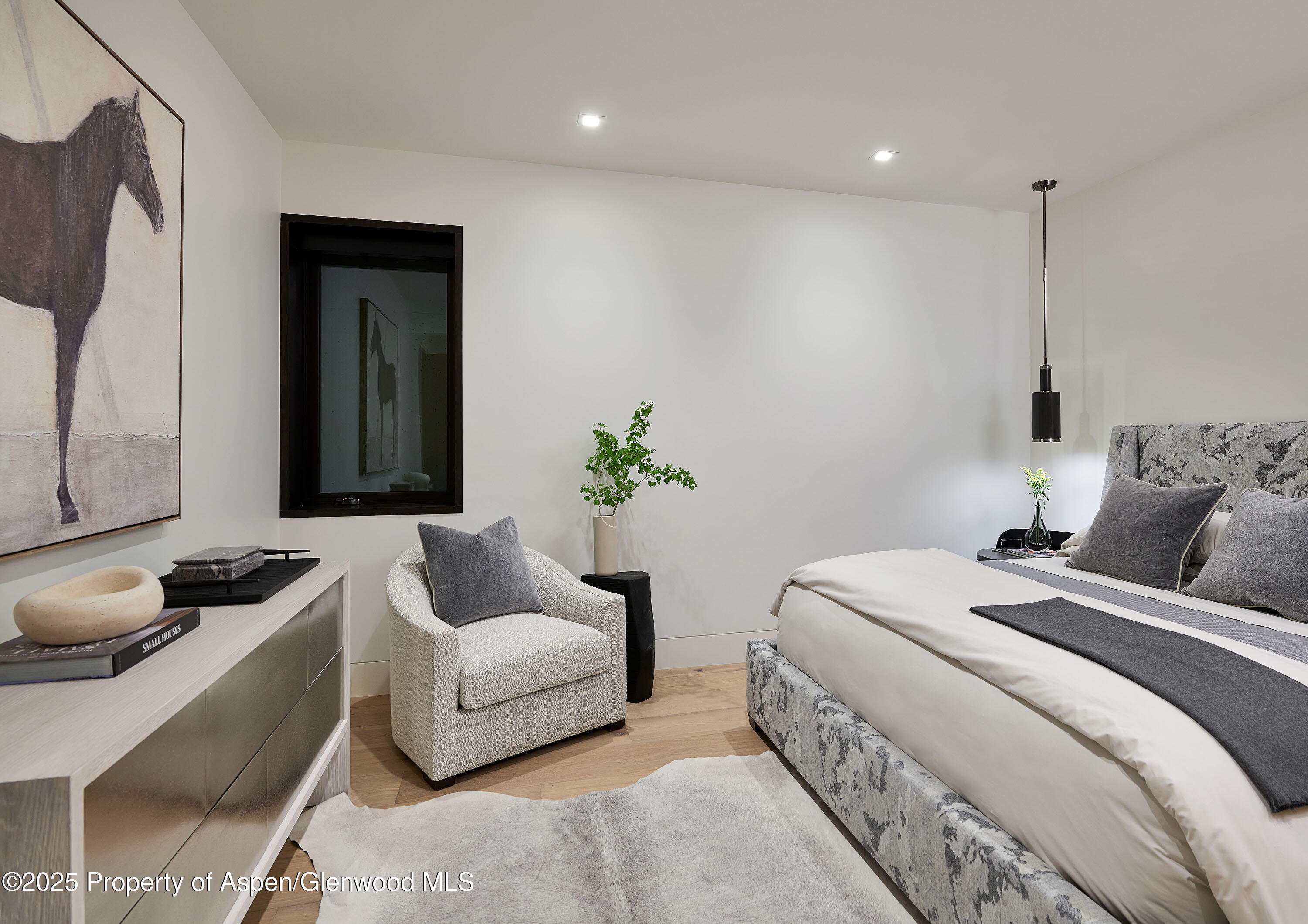 810 W Smuggler Street