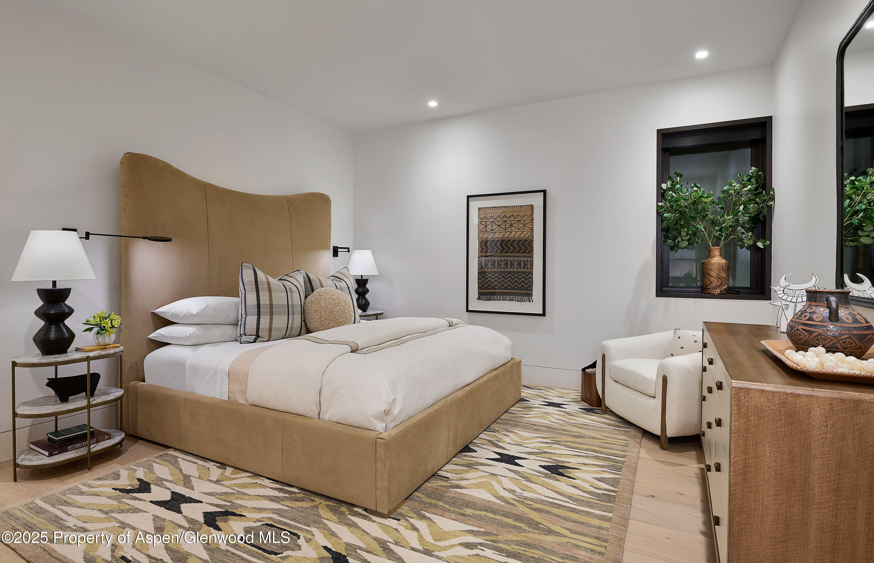 810 W Smuggler Street