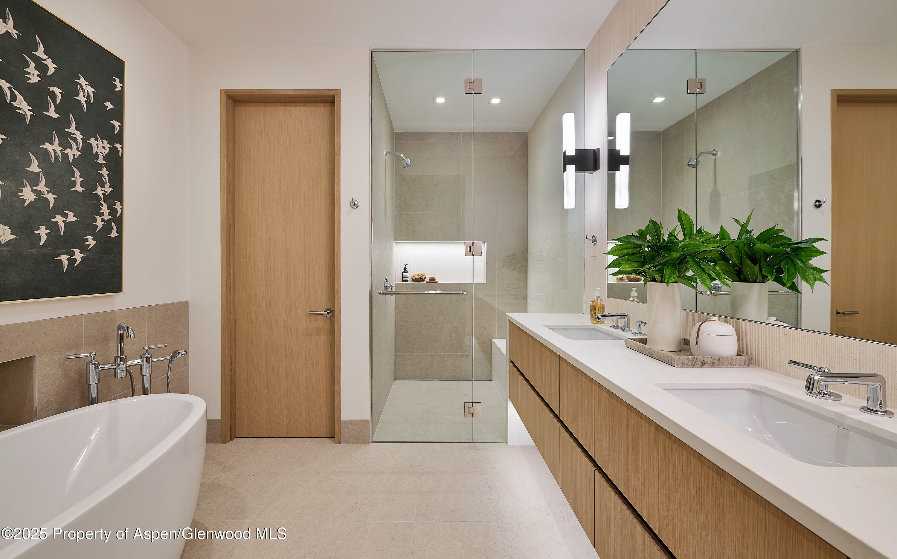 810 W Smuggler Street