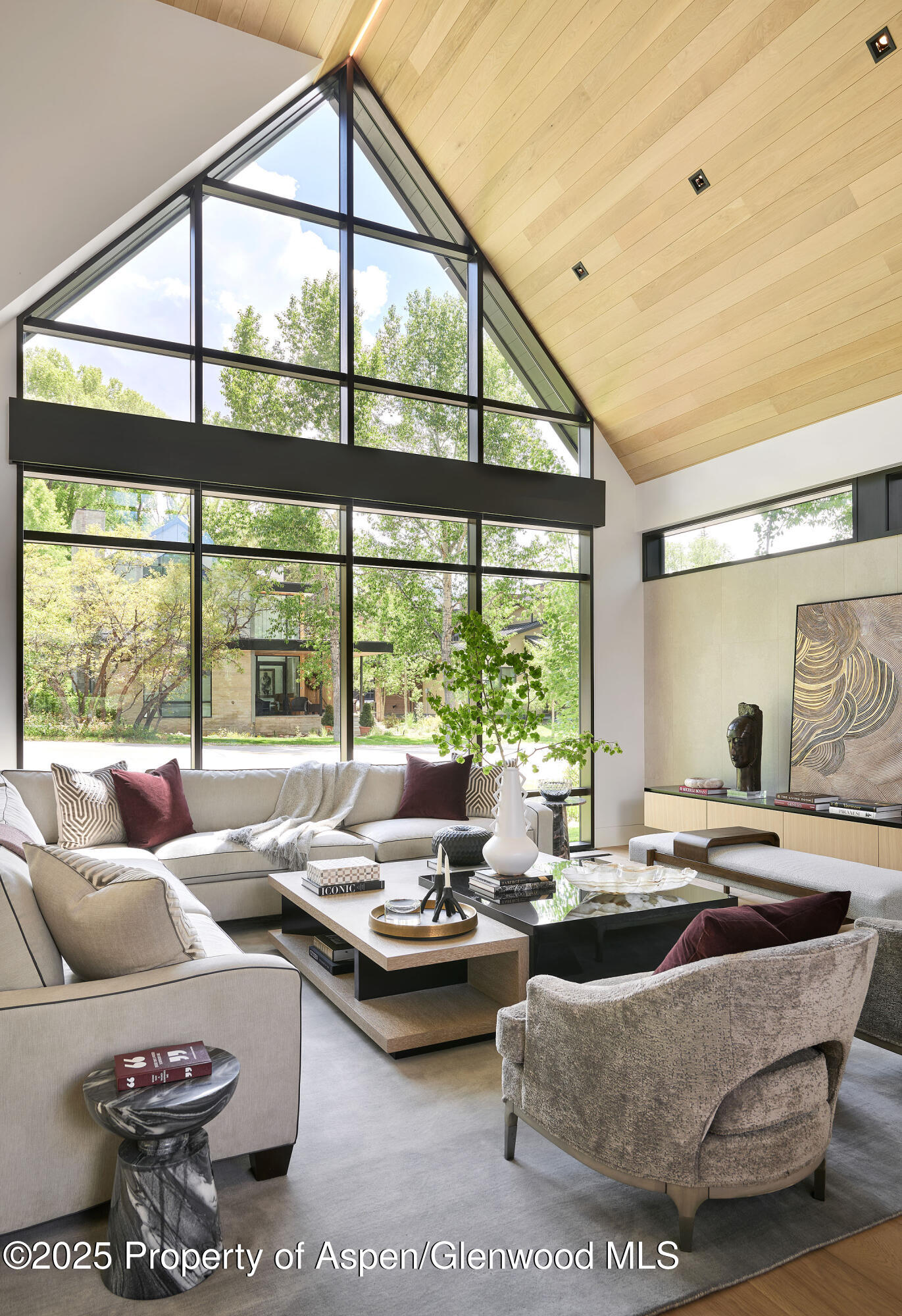 810 W Smuggler Street