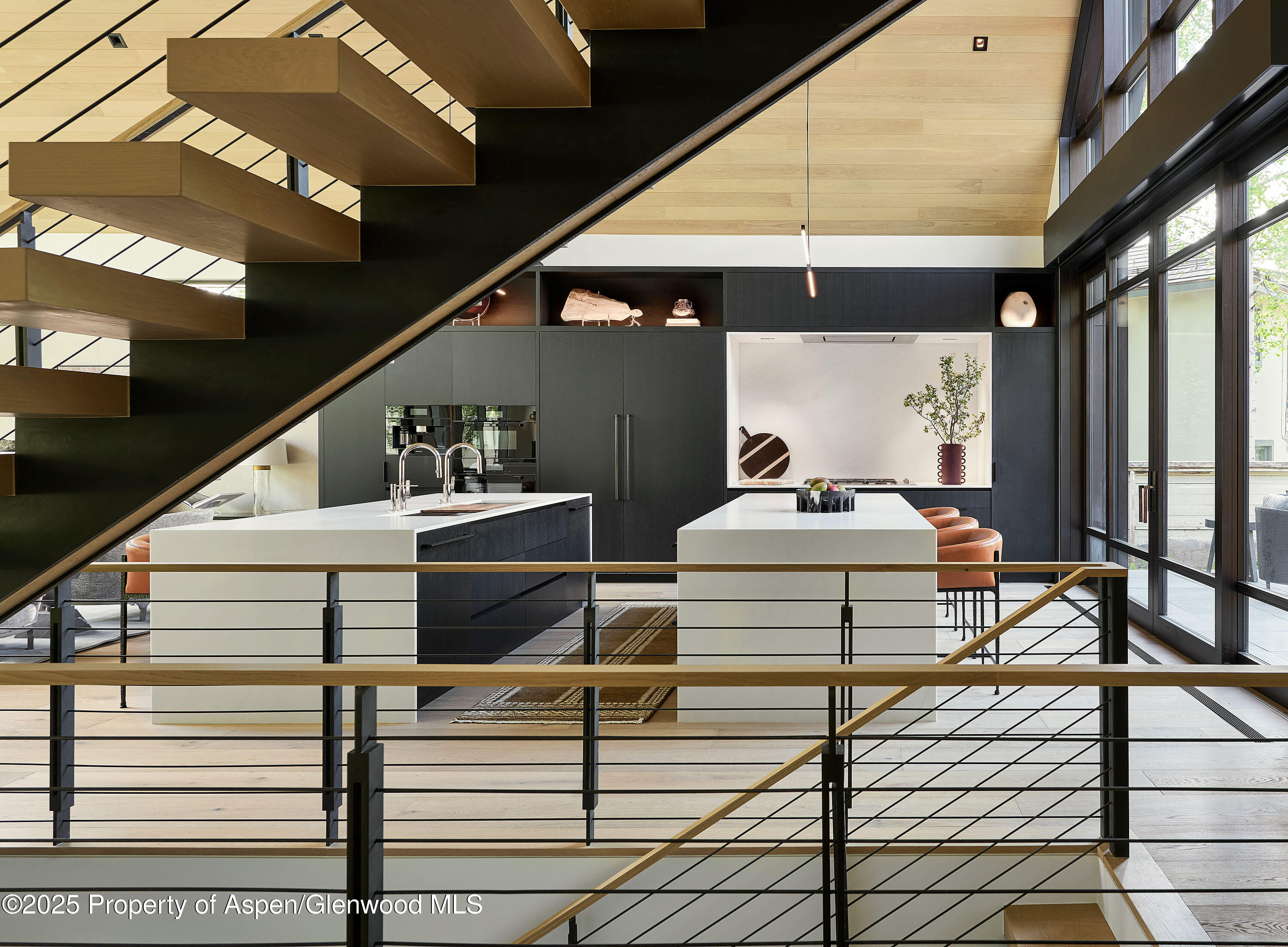 810 W Smuggler Street