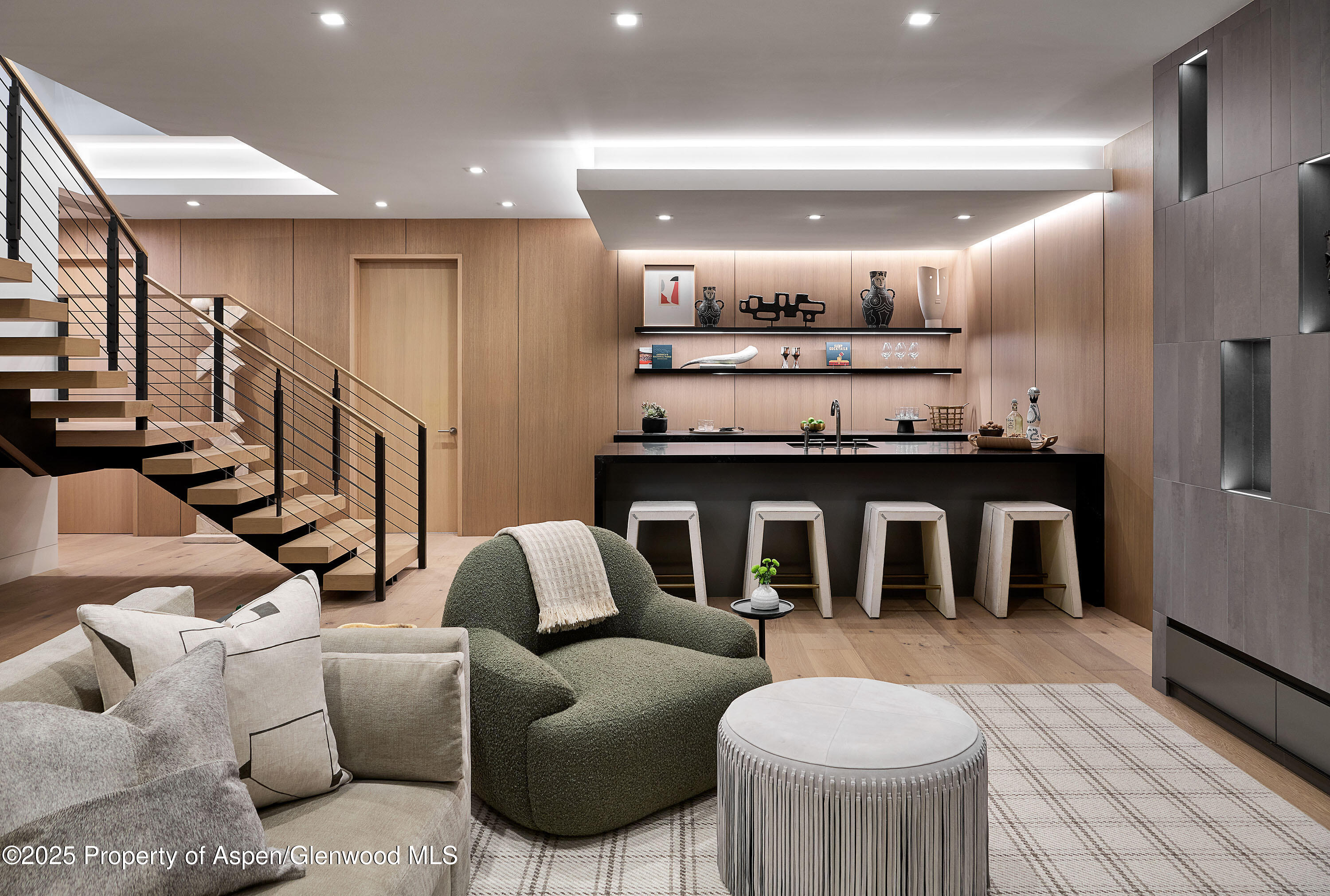 810 W Smuggler Street