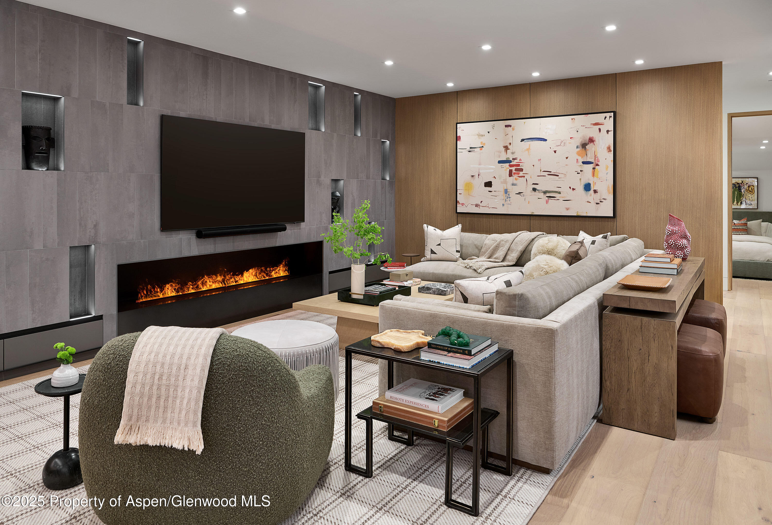 810 W Smuggler Street