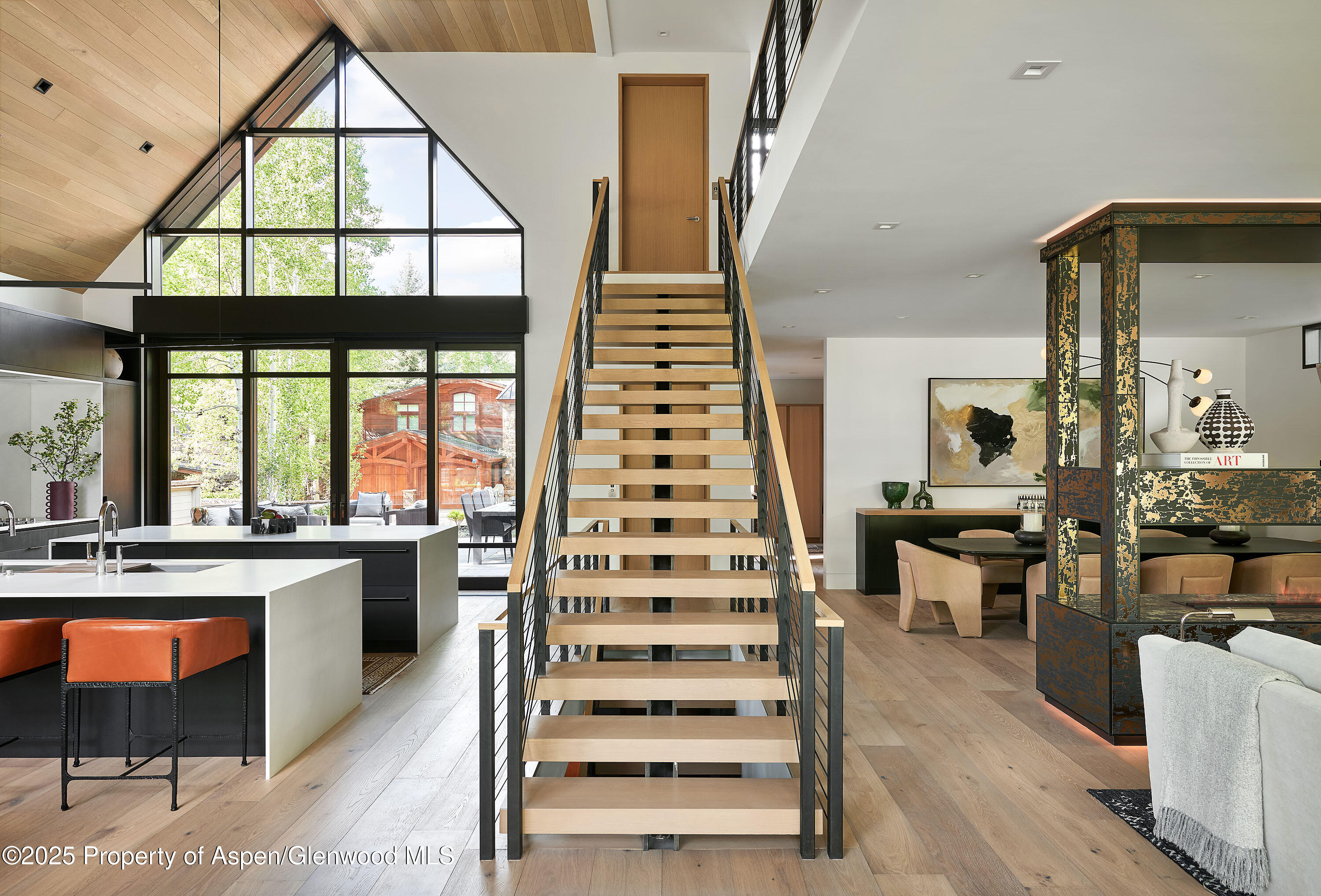 810 W Smuggler Street