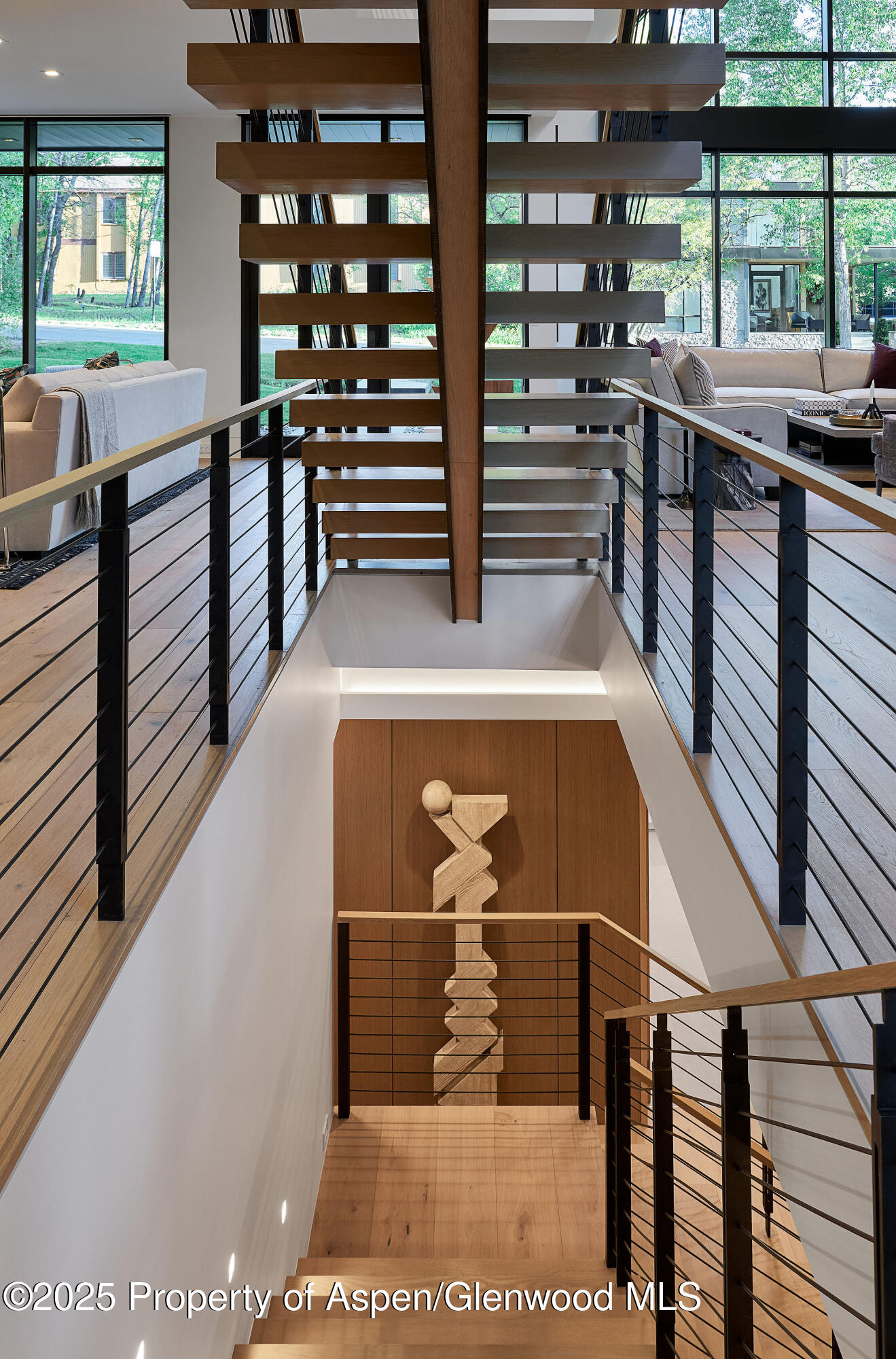 810 W Smuggler Street