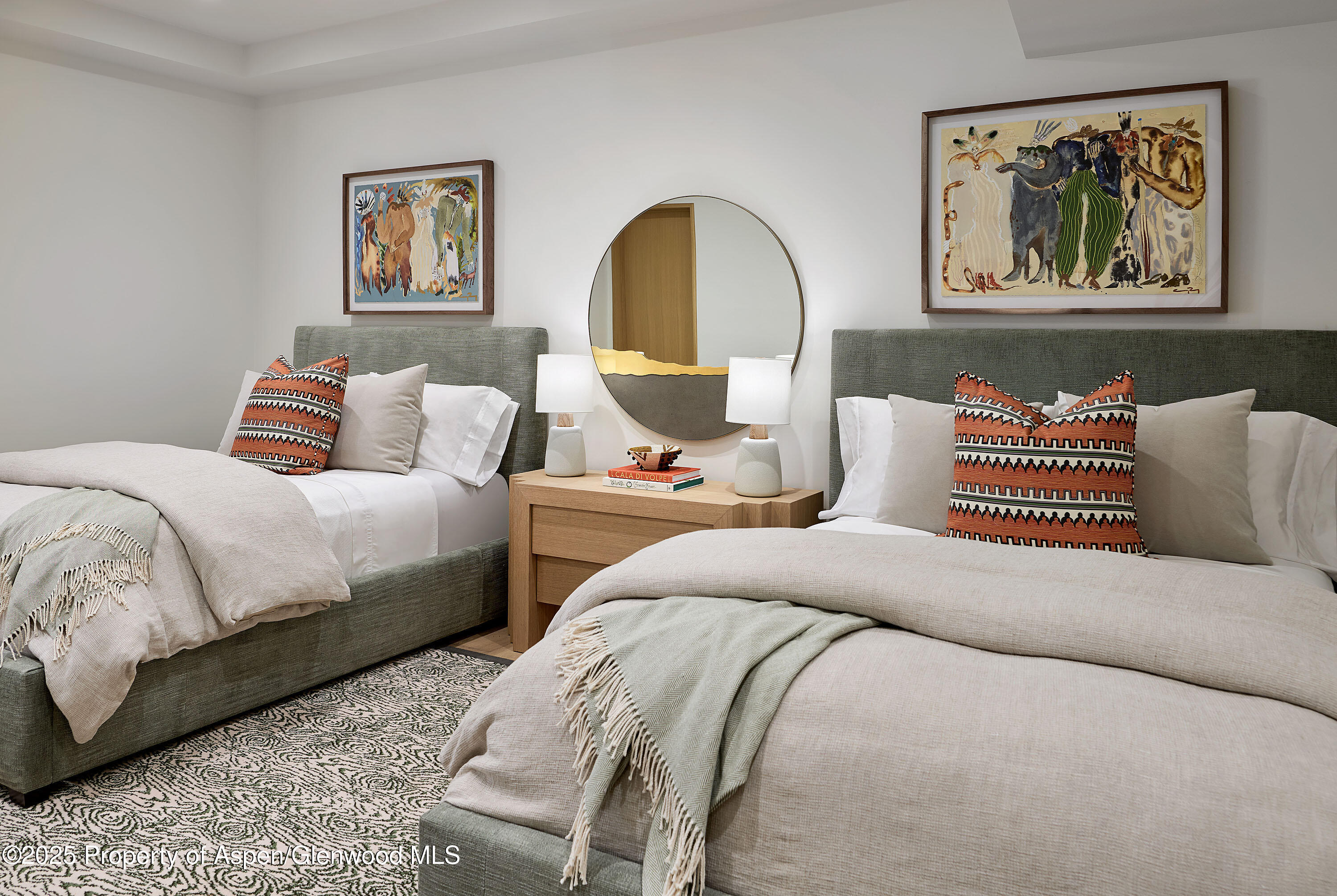 810 W Smuggler Street