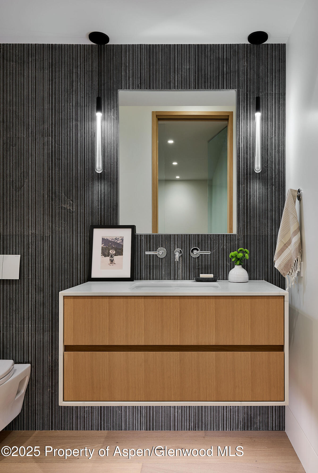 810 W Smuggler Street