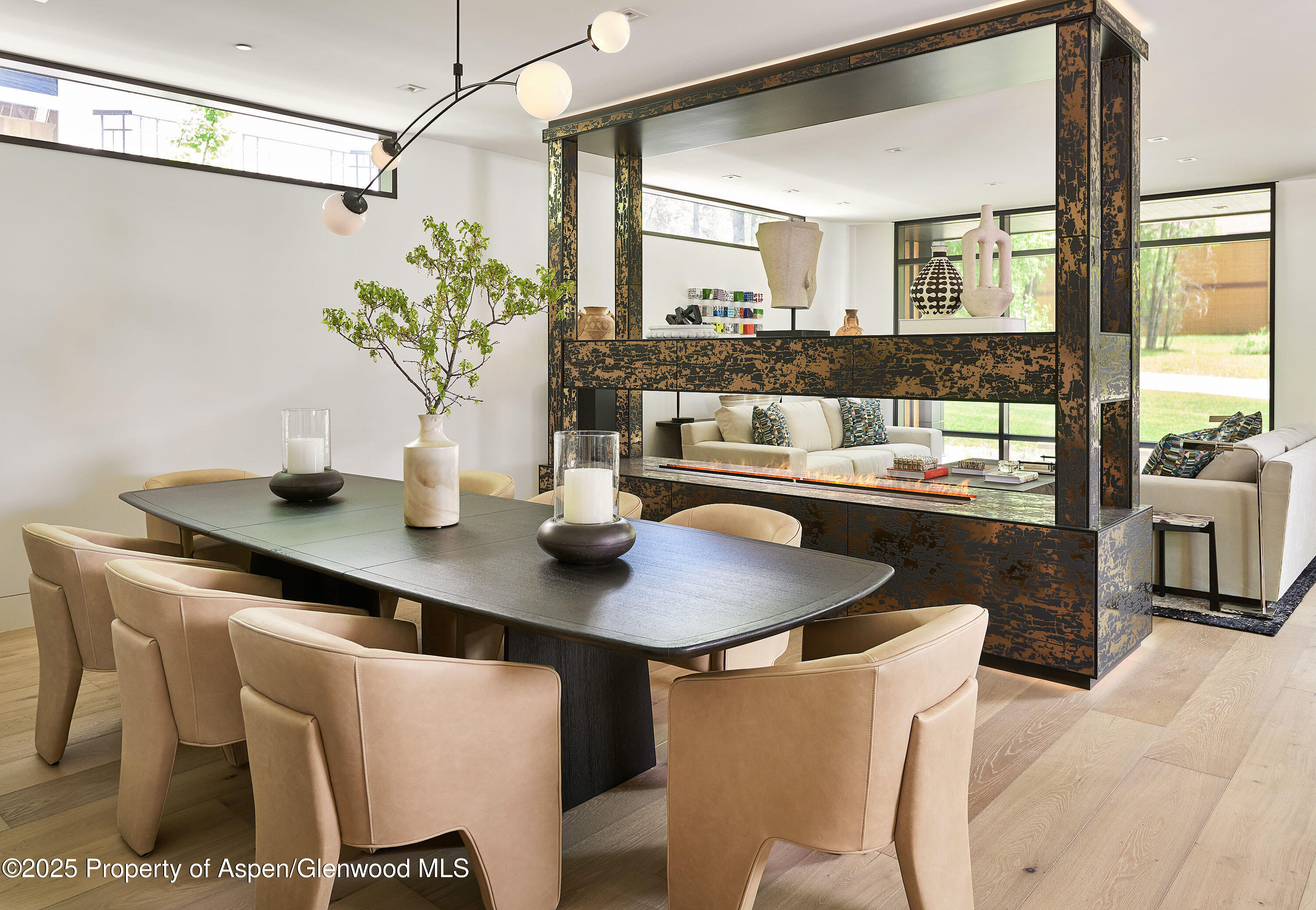 810 W Smuggler Street