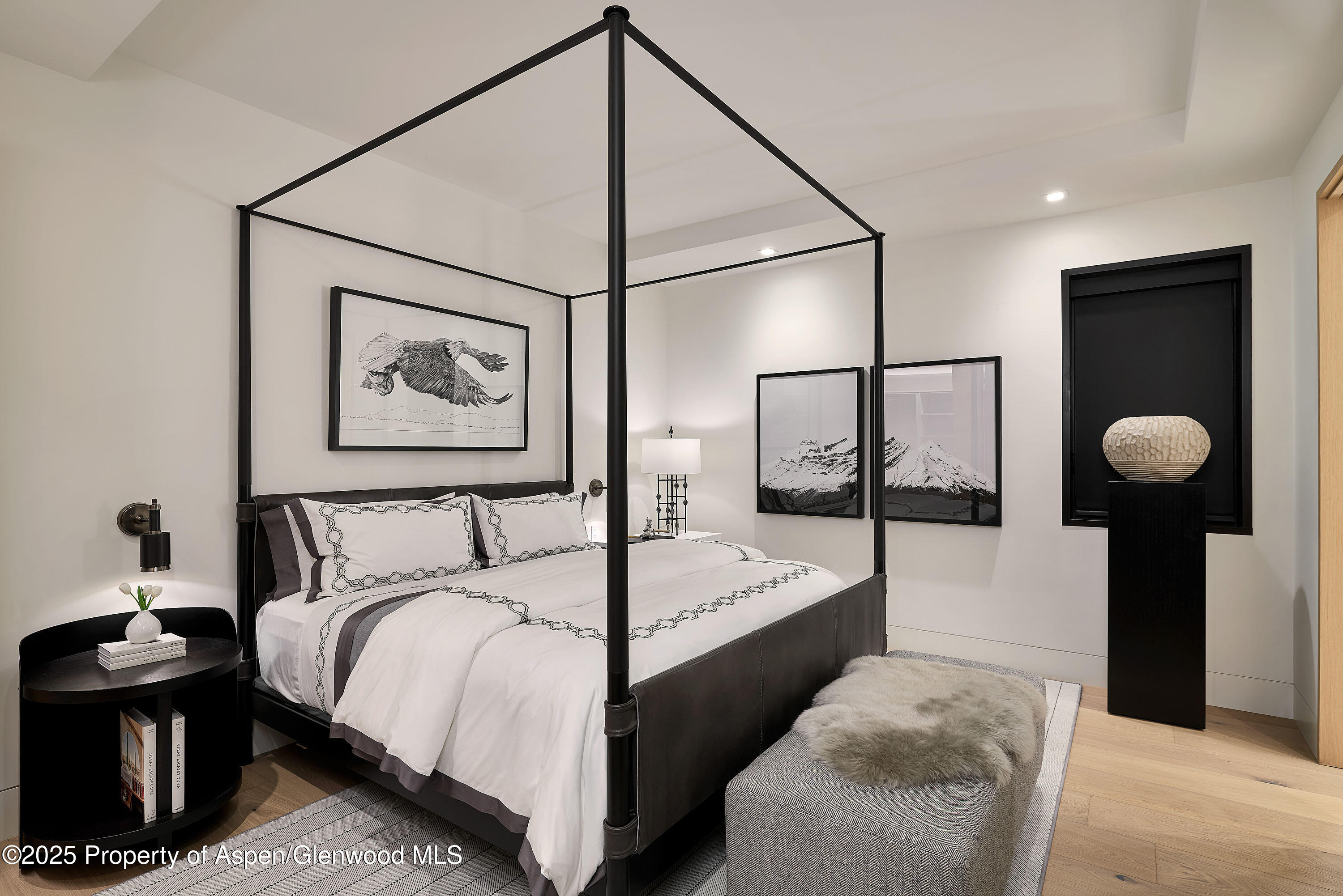 810 W Smuggler Street