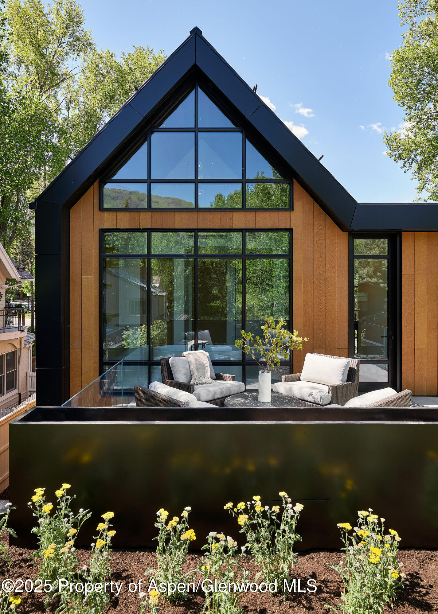 810 W Smuggler Street