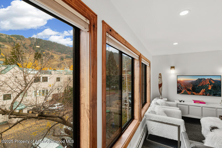 725 E Main Street 309
