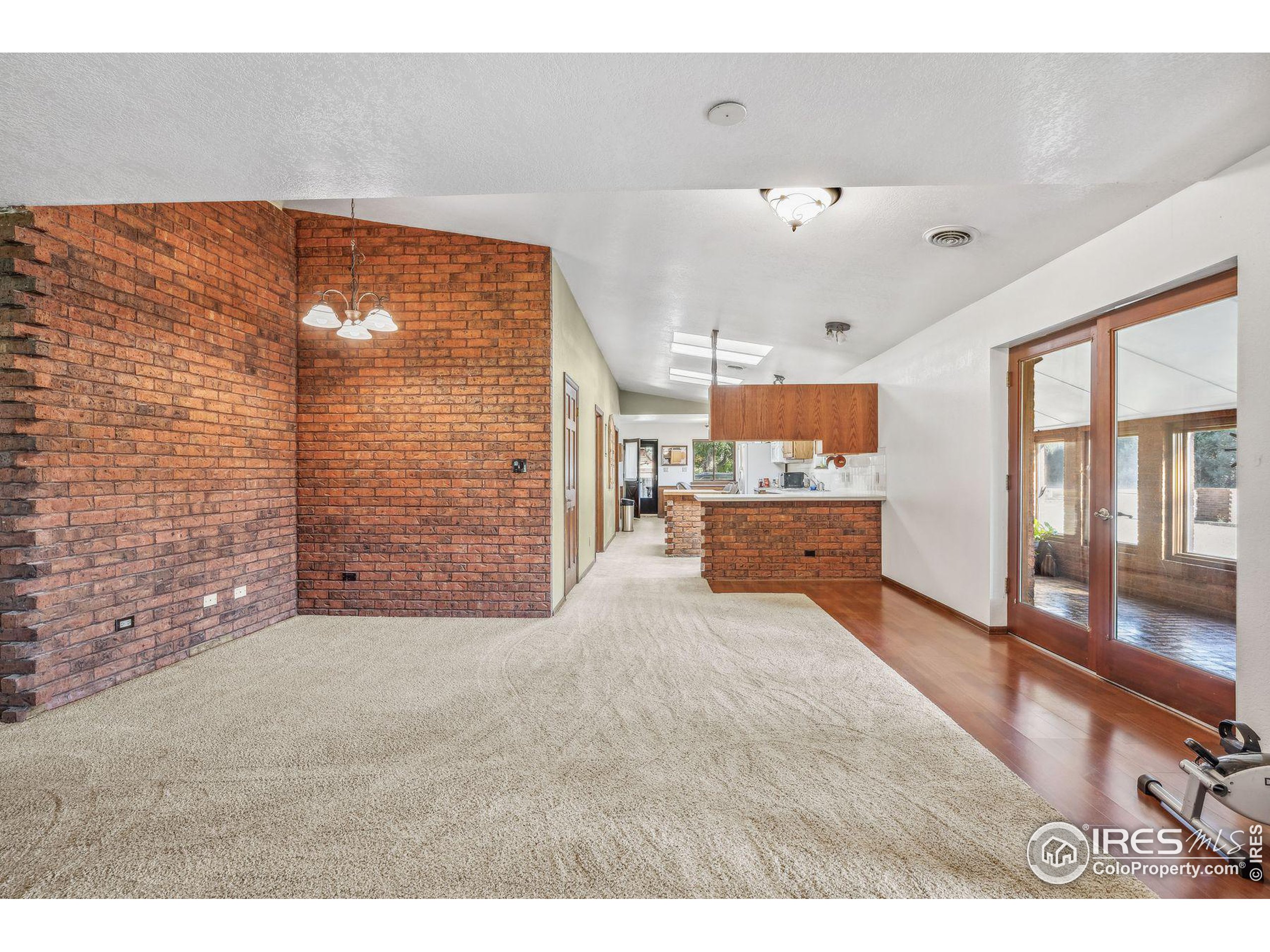 8845 Rogers Rd