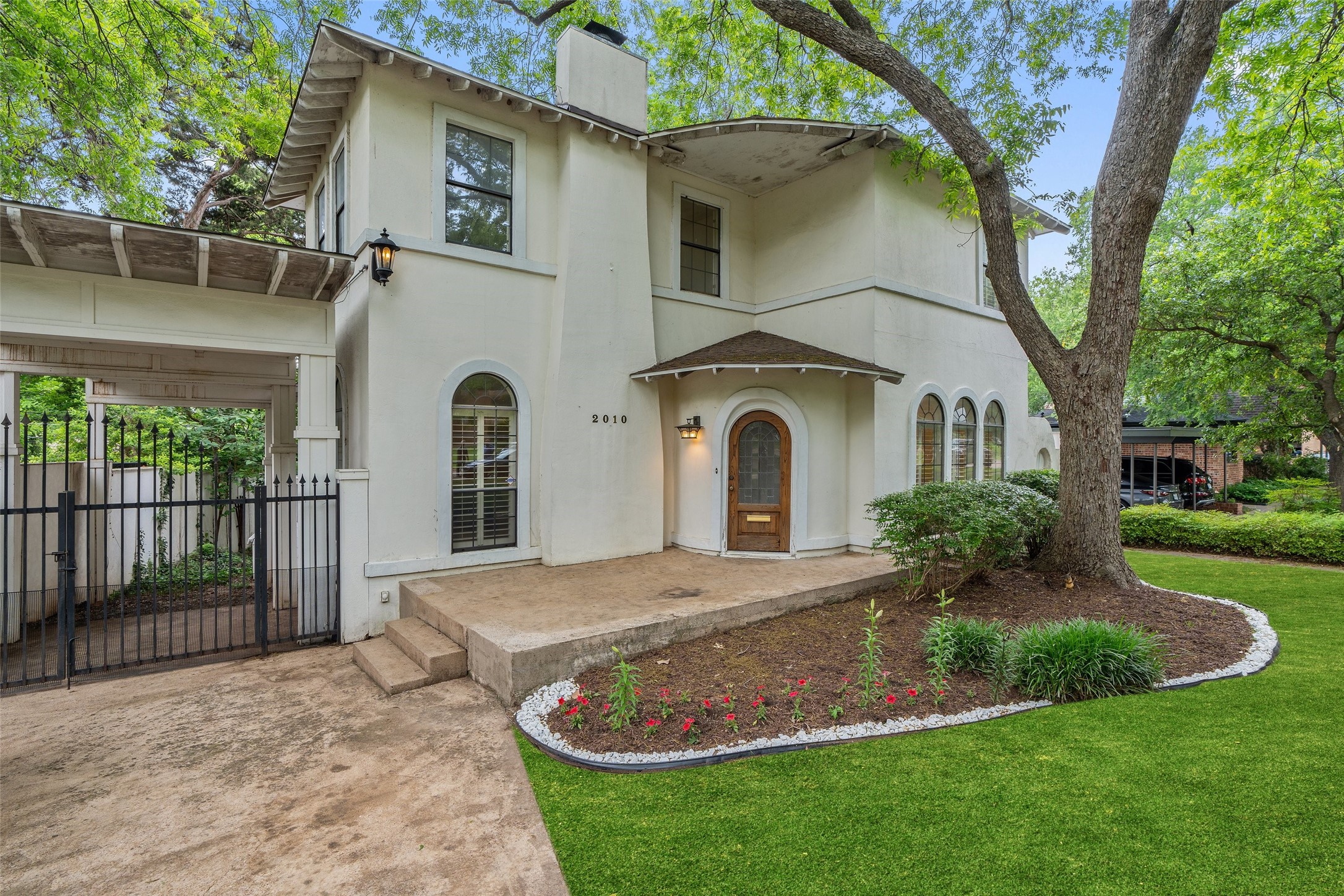 2010 Mayflower Drive