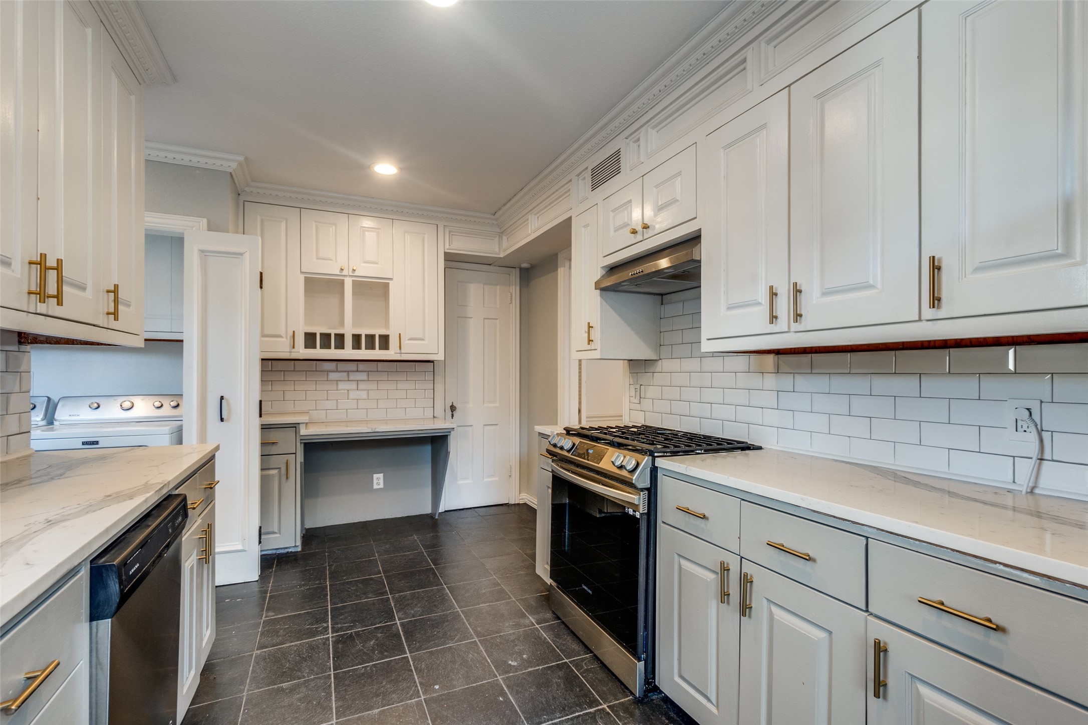 4548 Fairway Avenue