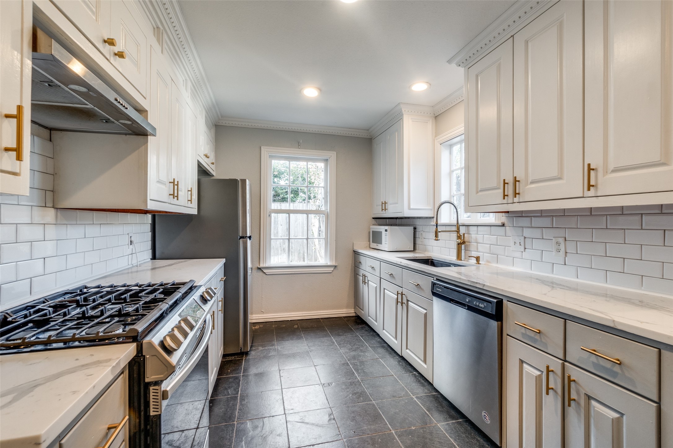 4548 Fairway Avenue