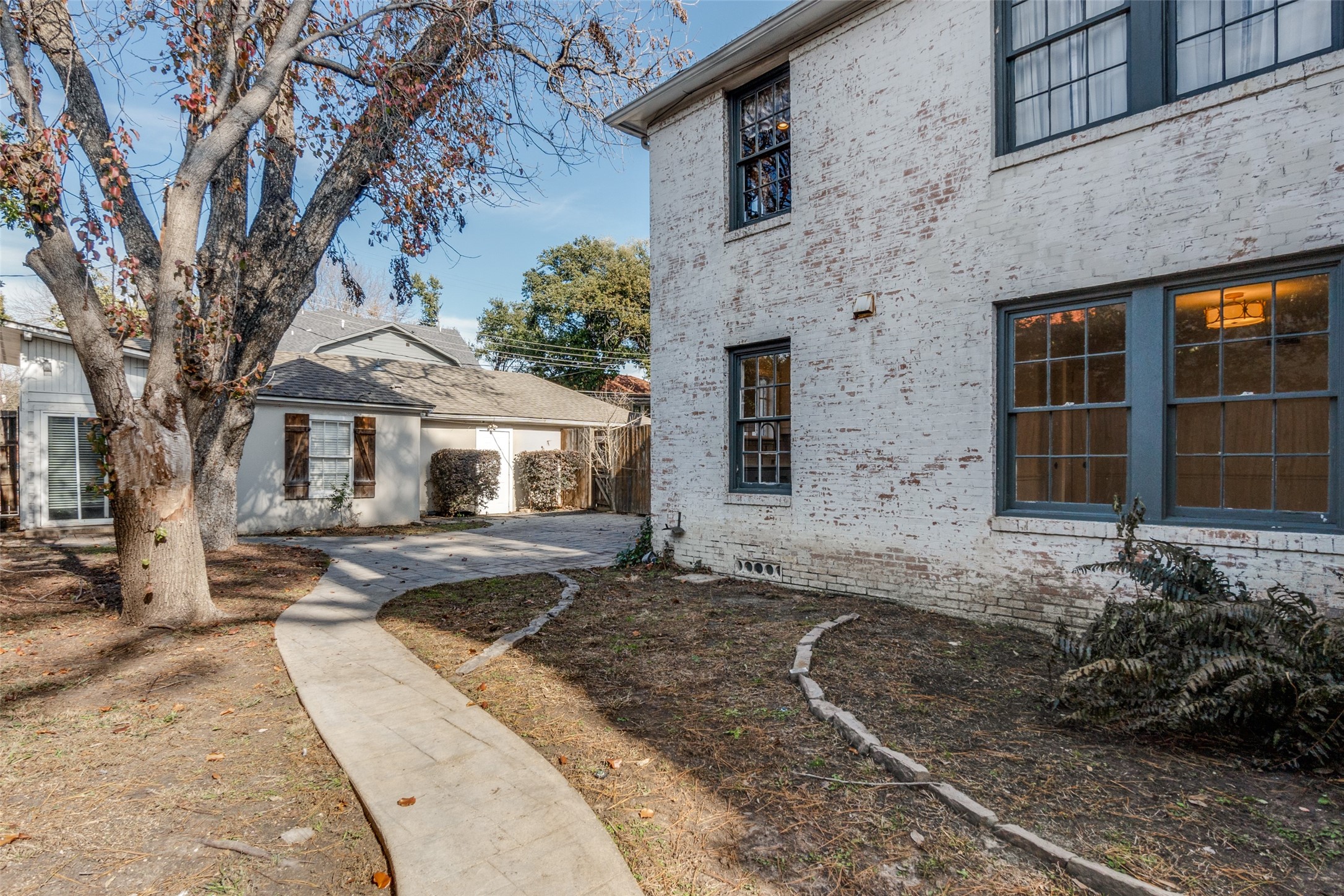 4548 Fairway Avenue