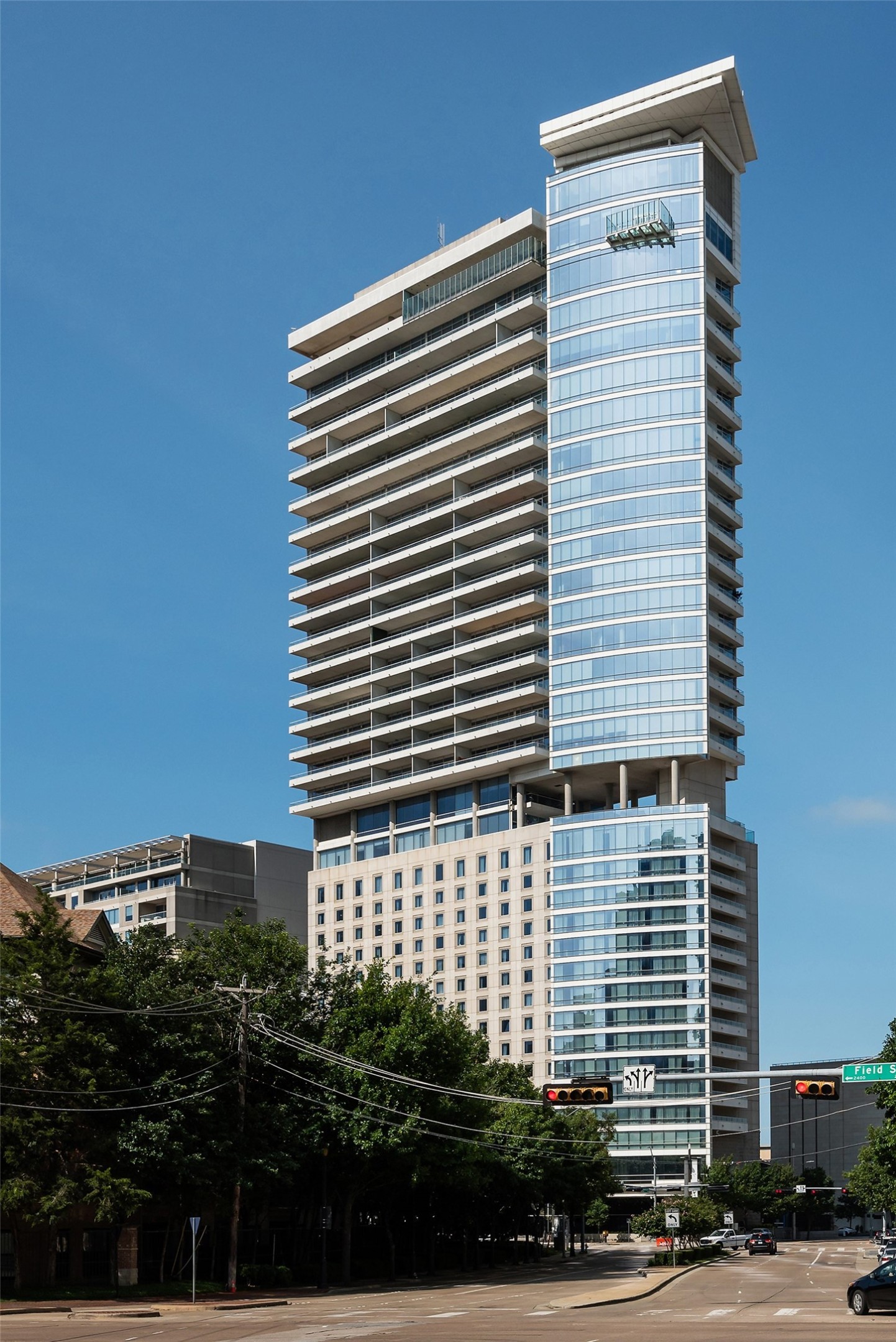 2430 Victory Park Lane 2104