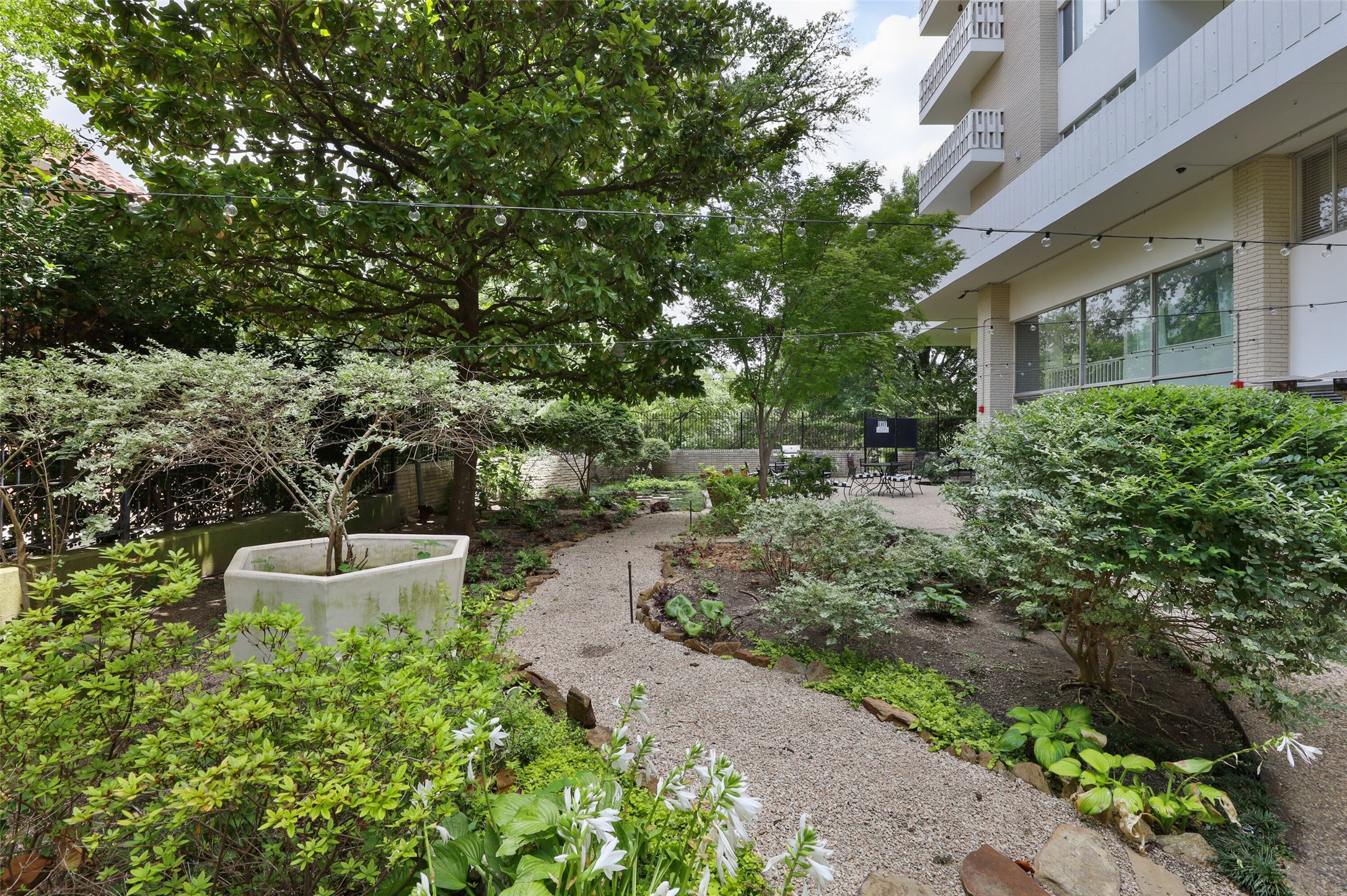 3701 Turtle Creek Boulevard 8J