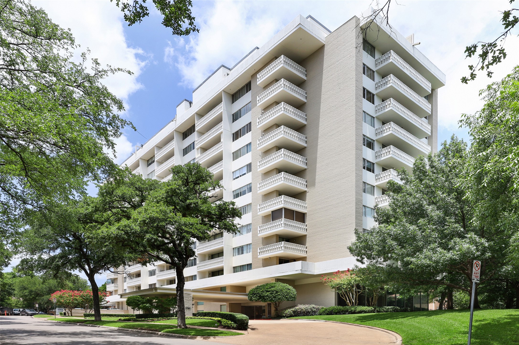 3701 Turtle Creek Boulevard 8J
