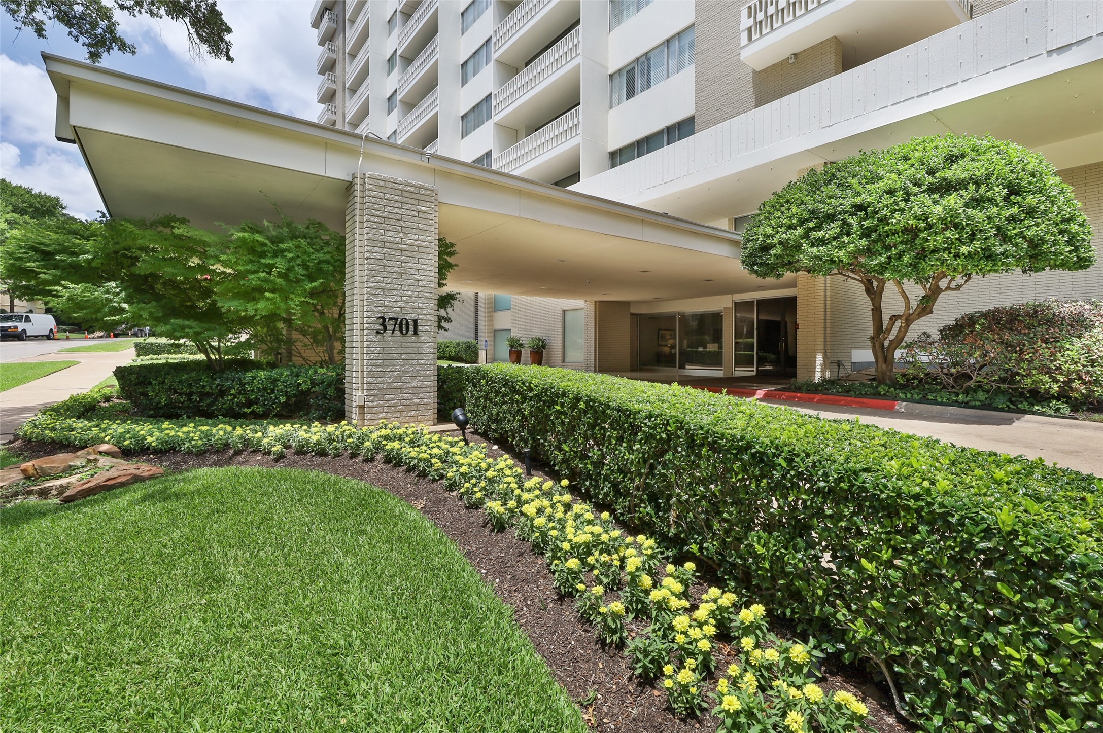3701 Turtle Creek Boulevard 8J