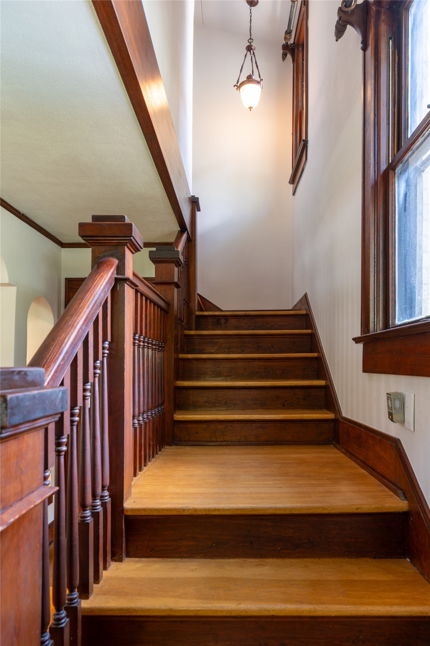 1111 N Edgefield Avenue