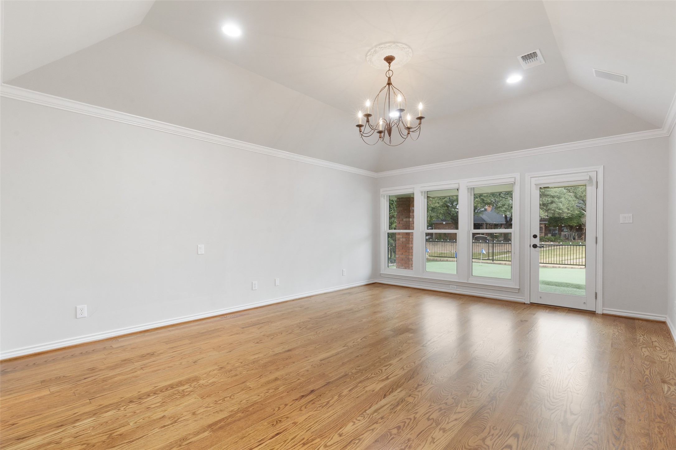 5827 Fallsview Lane