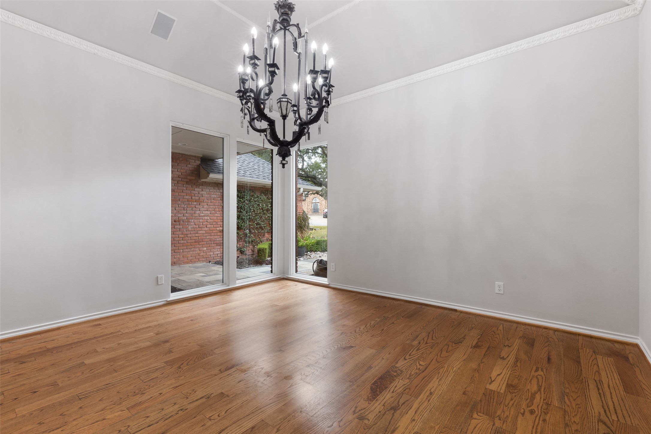 5827 Fallsview Lane