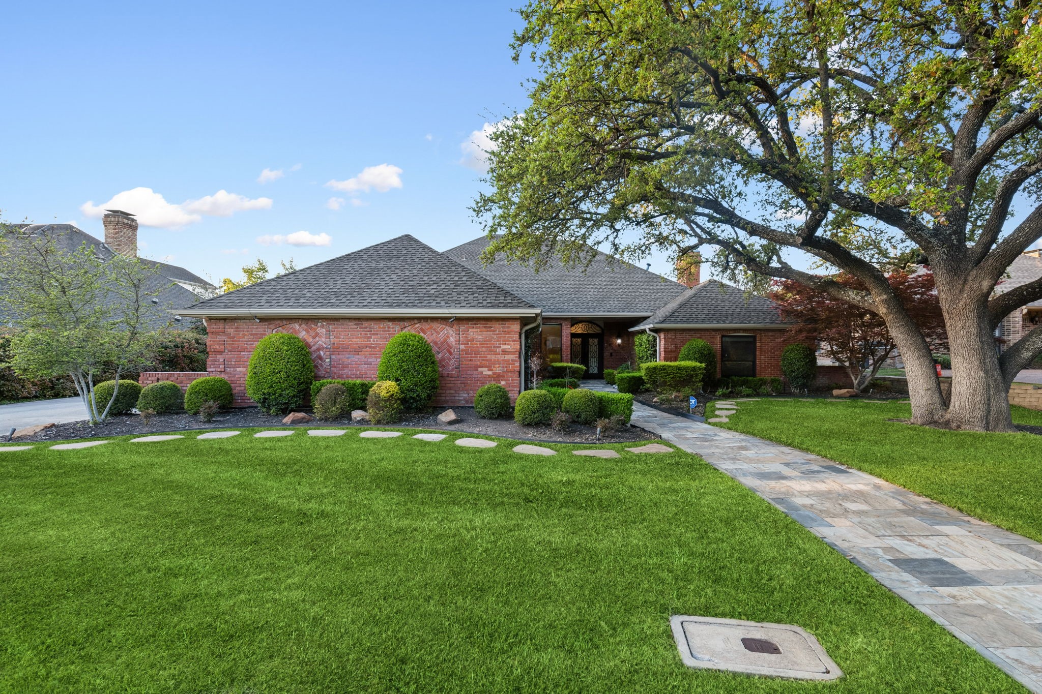 5827 Fallsview Lane