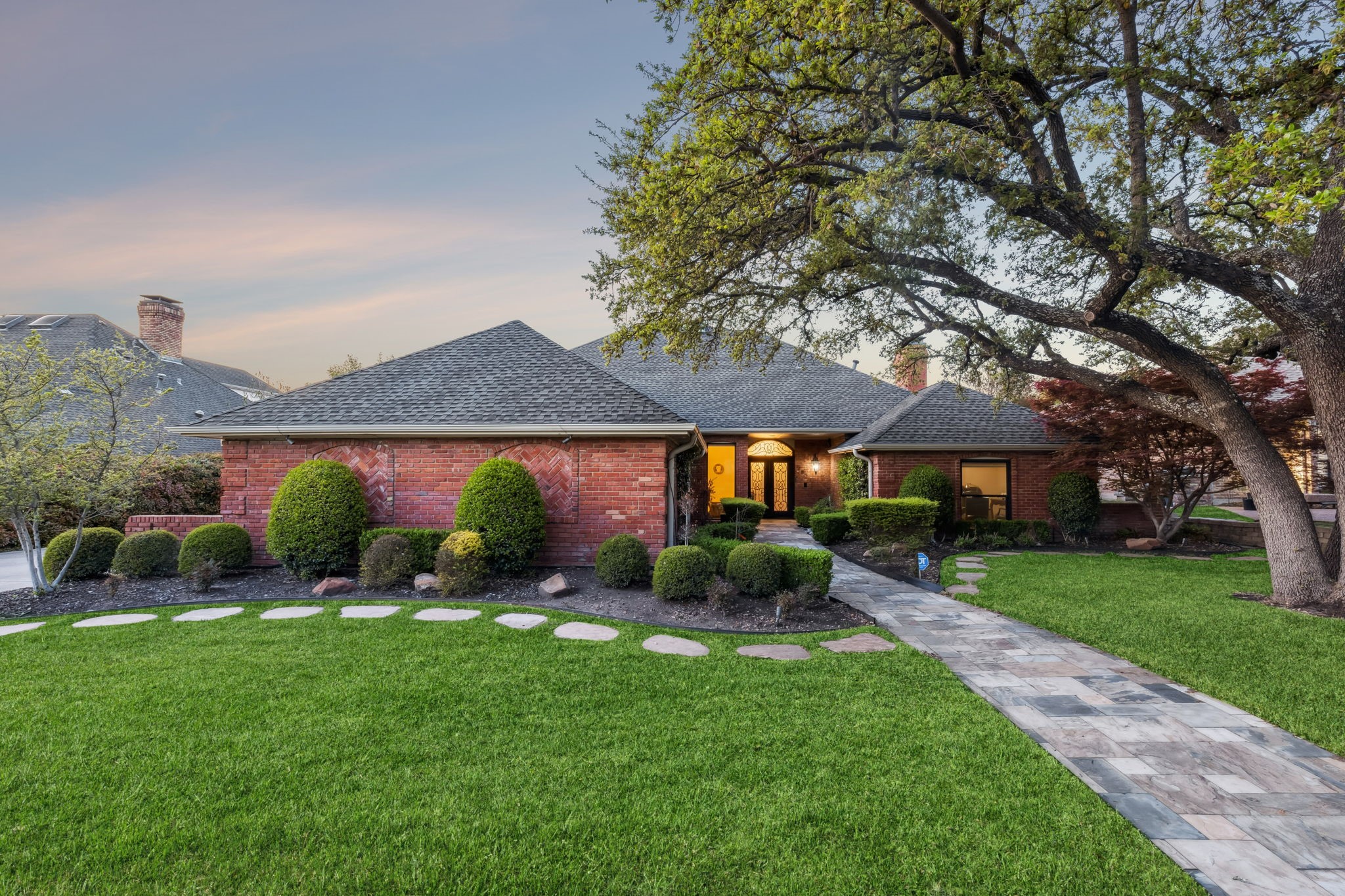 5827 Fallsview Lane