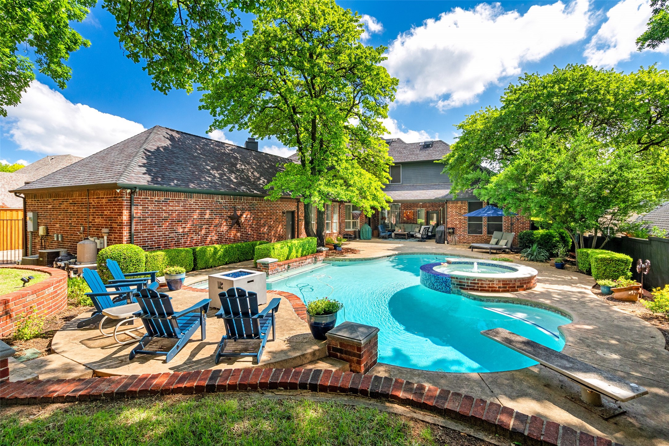 903 Crescent Drive